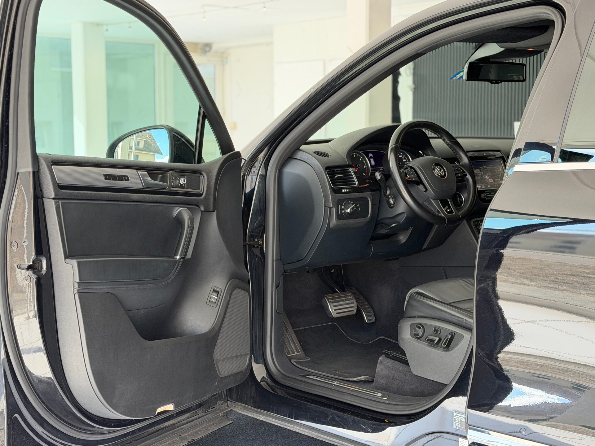 VW Touareg 4.2 TDI R ABT Black Pearl Edition Tiptronic-image-9
