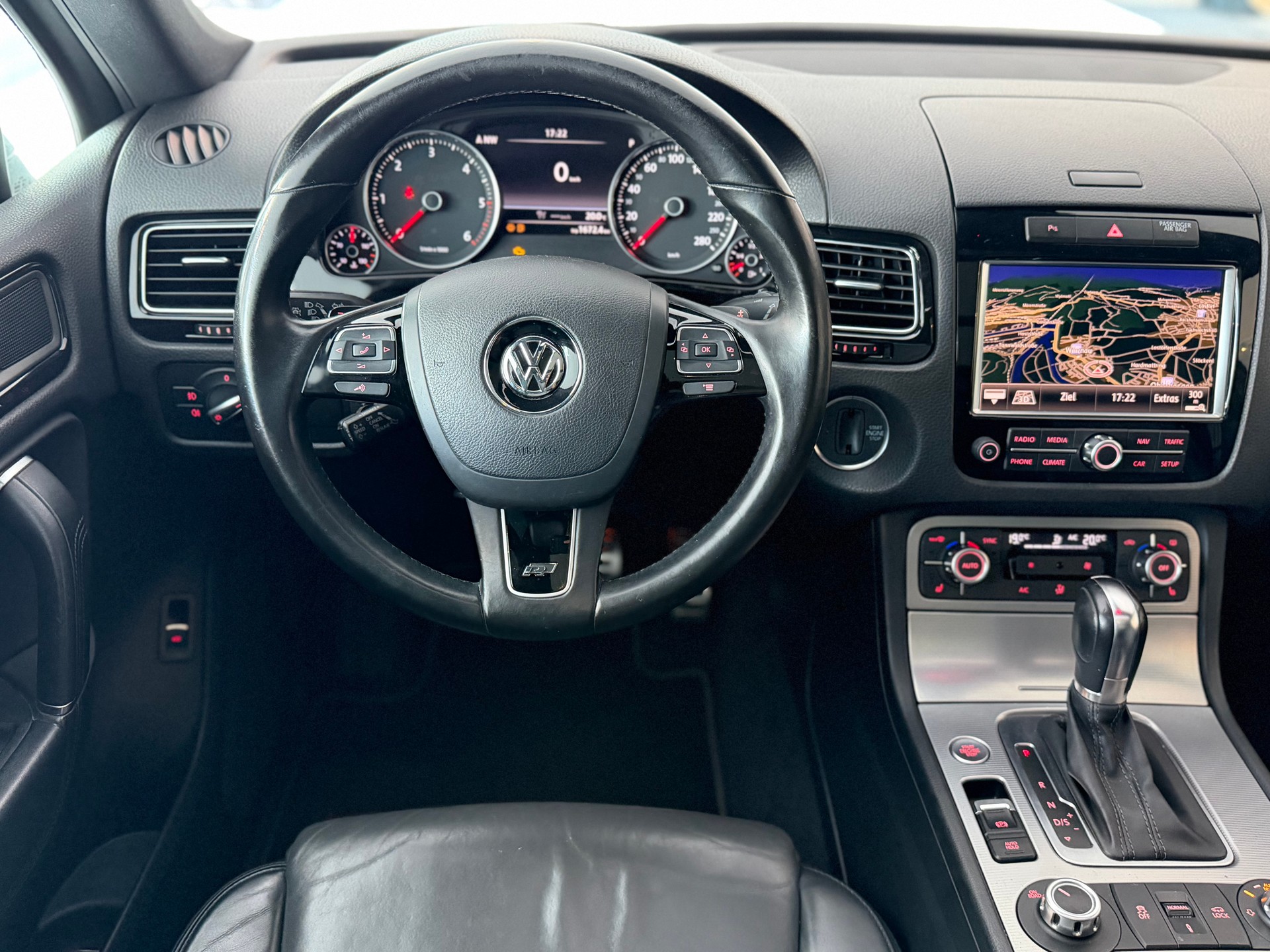 VW Touareg 4.2 TDI R ABT Black Pearl Edition Tiptronic-image-14