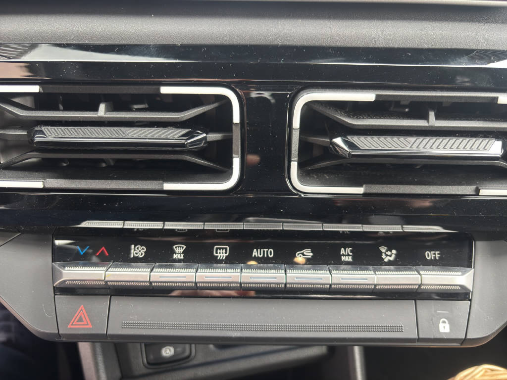 RENAULT R4 E-Tech Comfort Range iconic-image-9