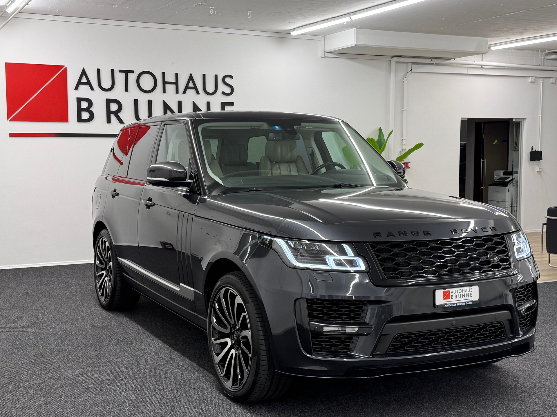 LAND ROVER Range Rover 3.0 TDV6 Vogue SVO Optik-showroom-element-2