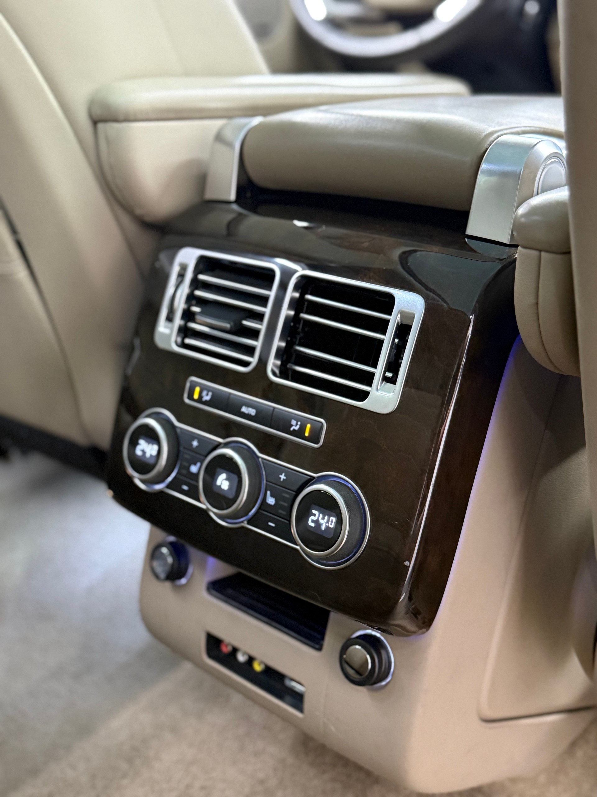 LAND ROVER Range Rover 3.0 TDV6 Vogue SVO Optik-image-30
