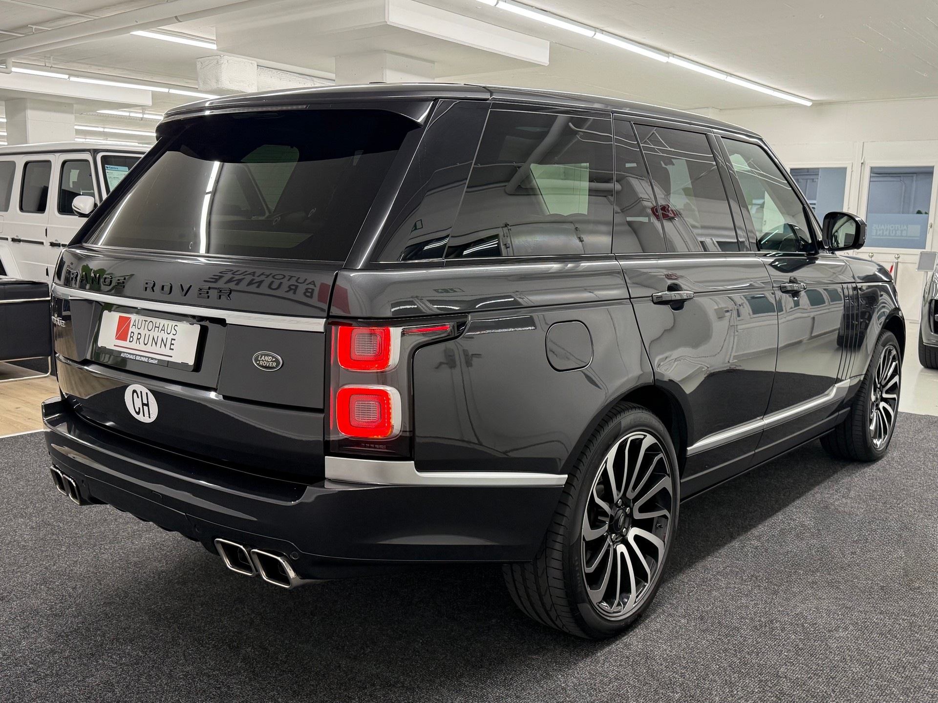 LAND ROVER Range Rover 3.0 TDV6 Vogue SVO Optik-showroom-element-3