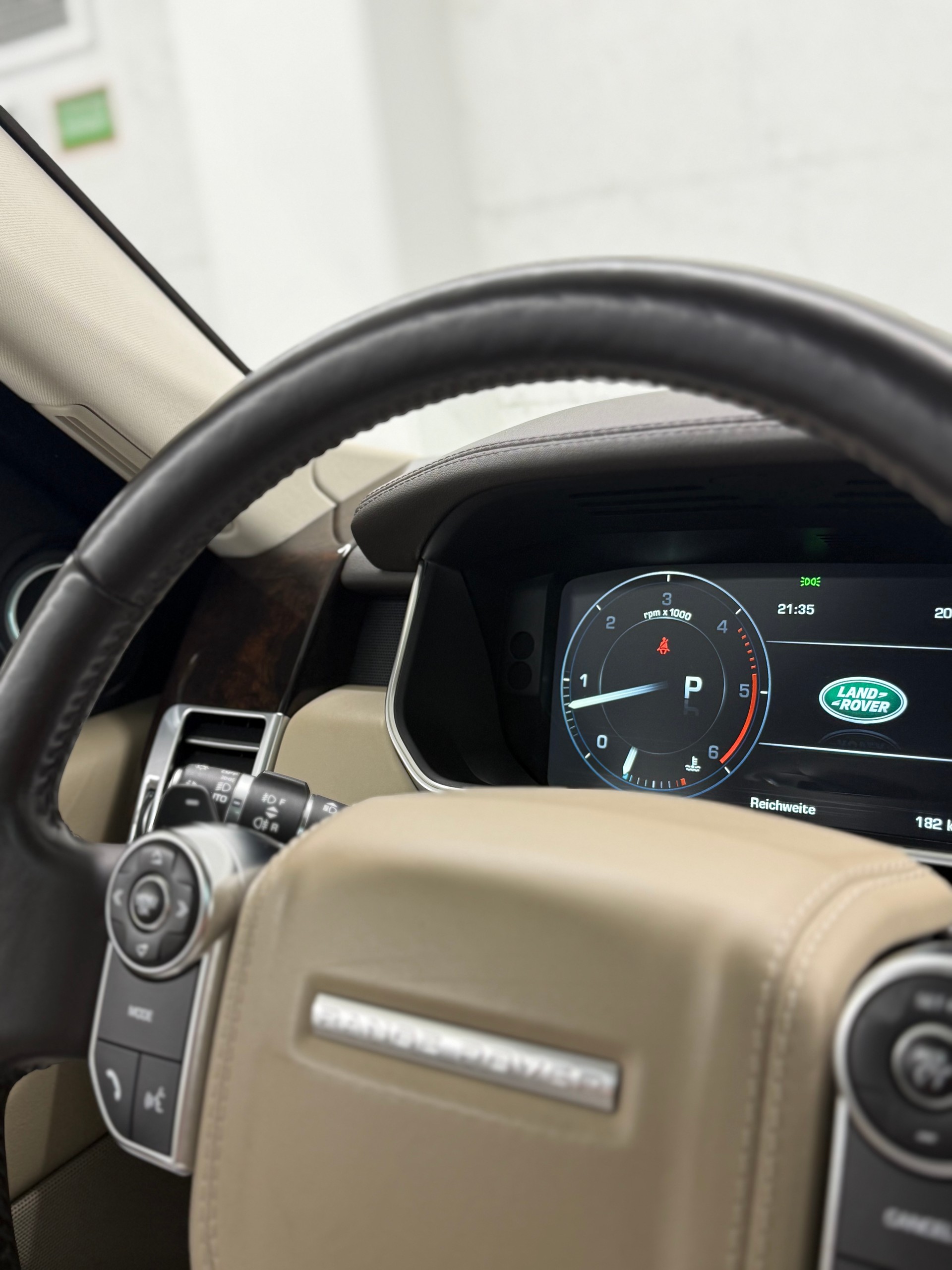 LAND ROVER Range Rover 3.0 TDV6 Vogue SVO Optik-image-19