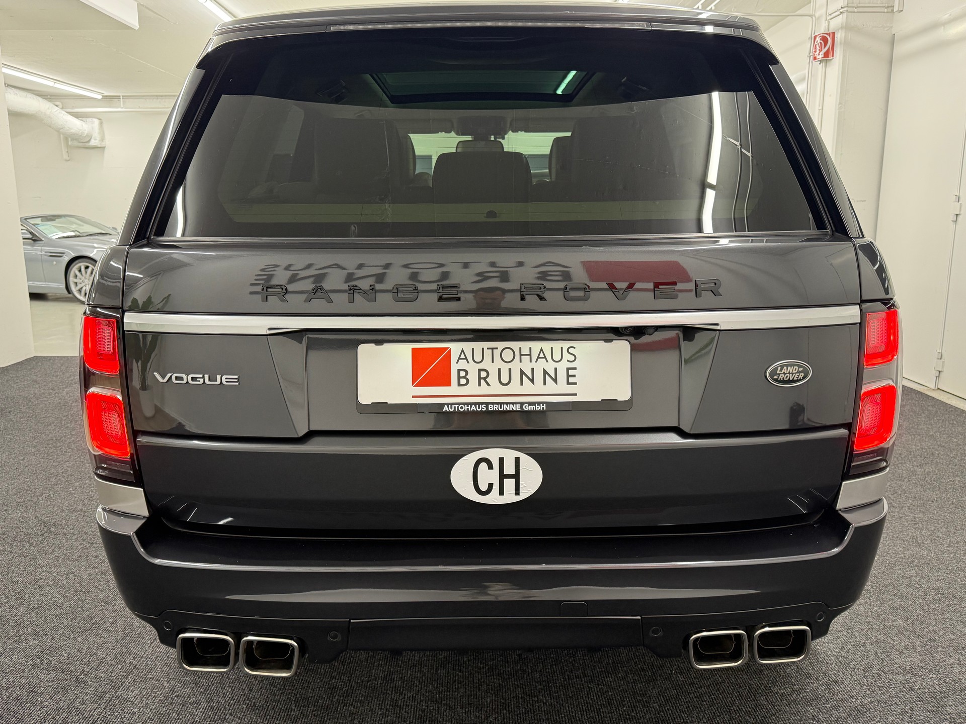 LAND ROVER Range Rover 3.0 TDV6 Vogue SVO Optik-image-5