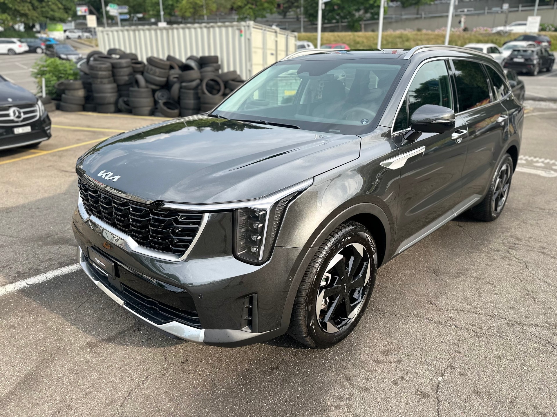 KIA Sorento 1.6 T-GDi HEV Style * 7 Plätzer *-image-4