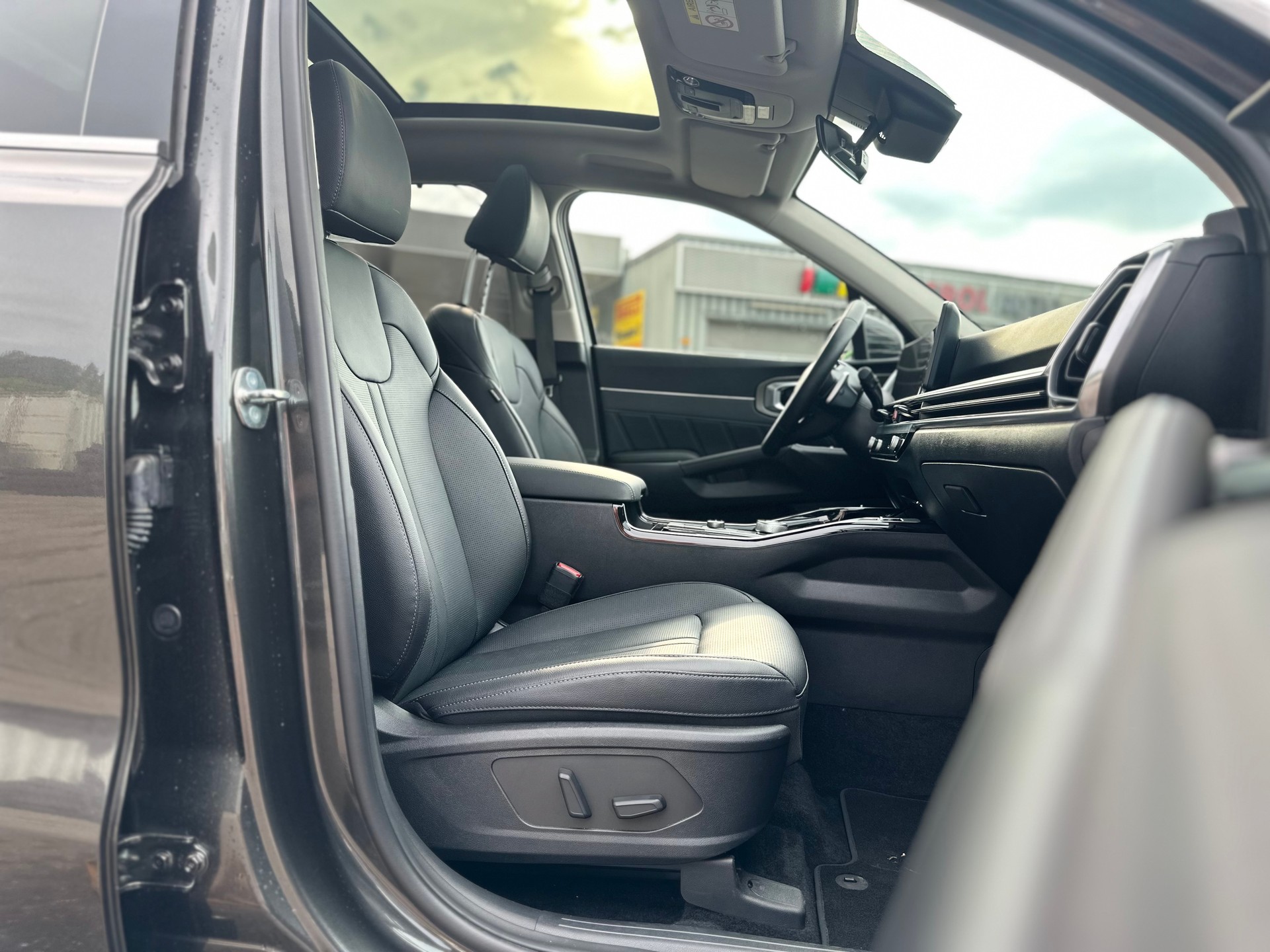 KIA Sorento 1.6 T-GDi HEV Style * 7 Plätzer *-image-13