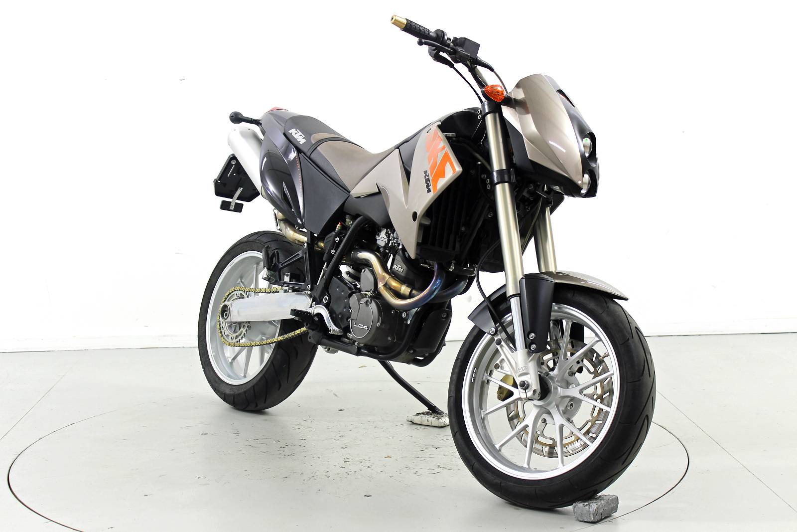 KTM 640 Duke-image-1
