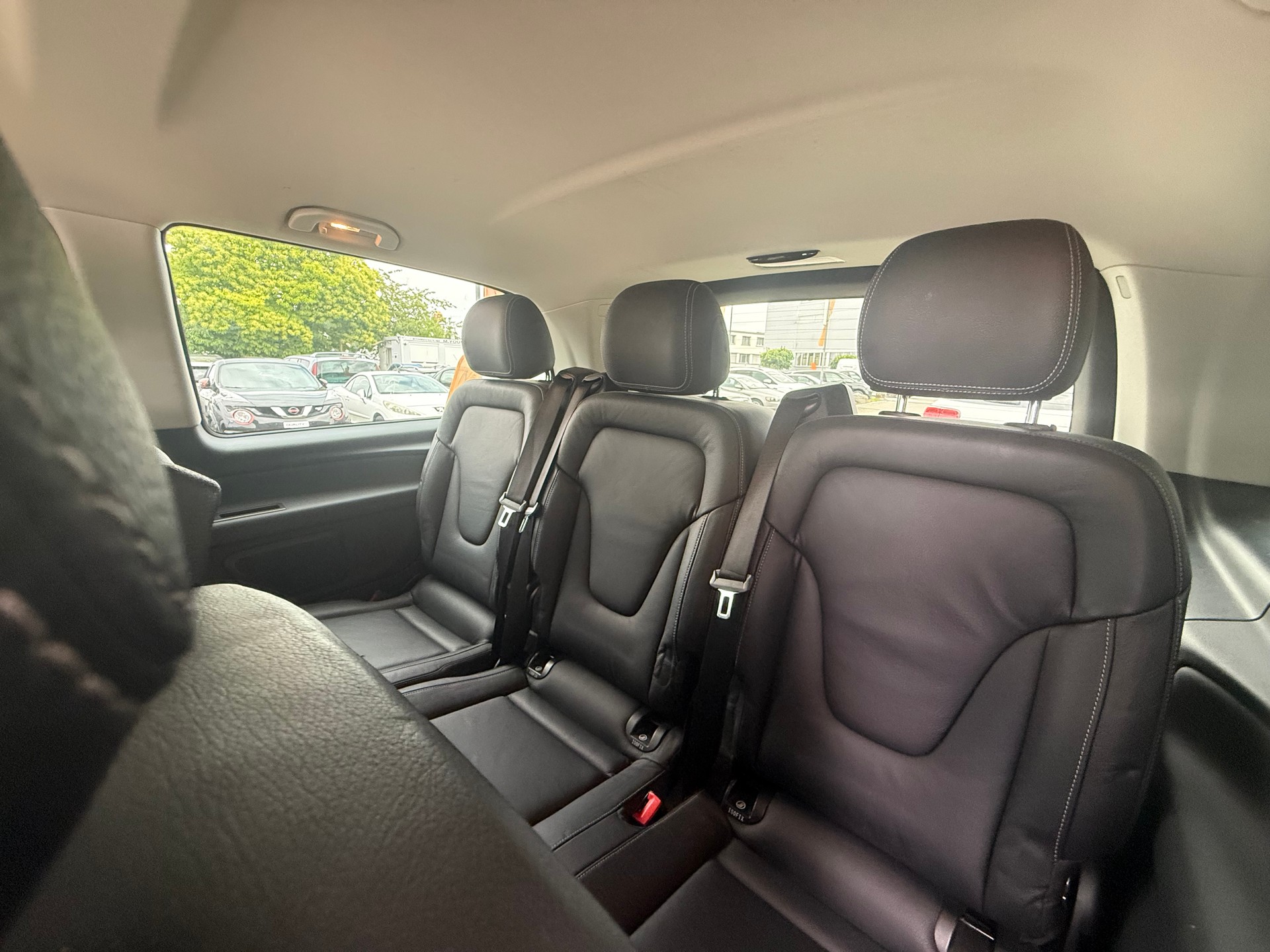 MERCEDES-BENZ V 250 d Exclusive lang 4Matic 7G-Tronic 8 Platz-image-5
