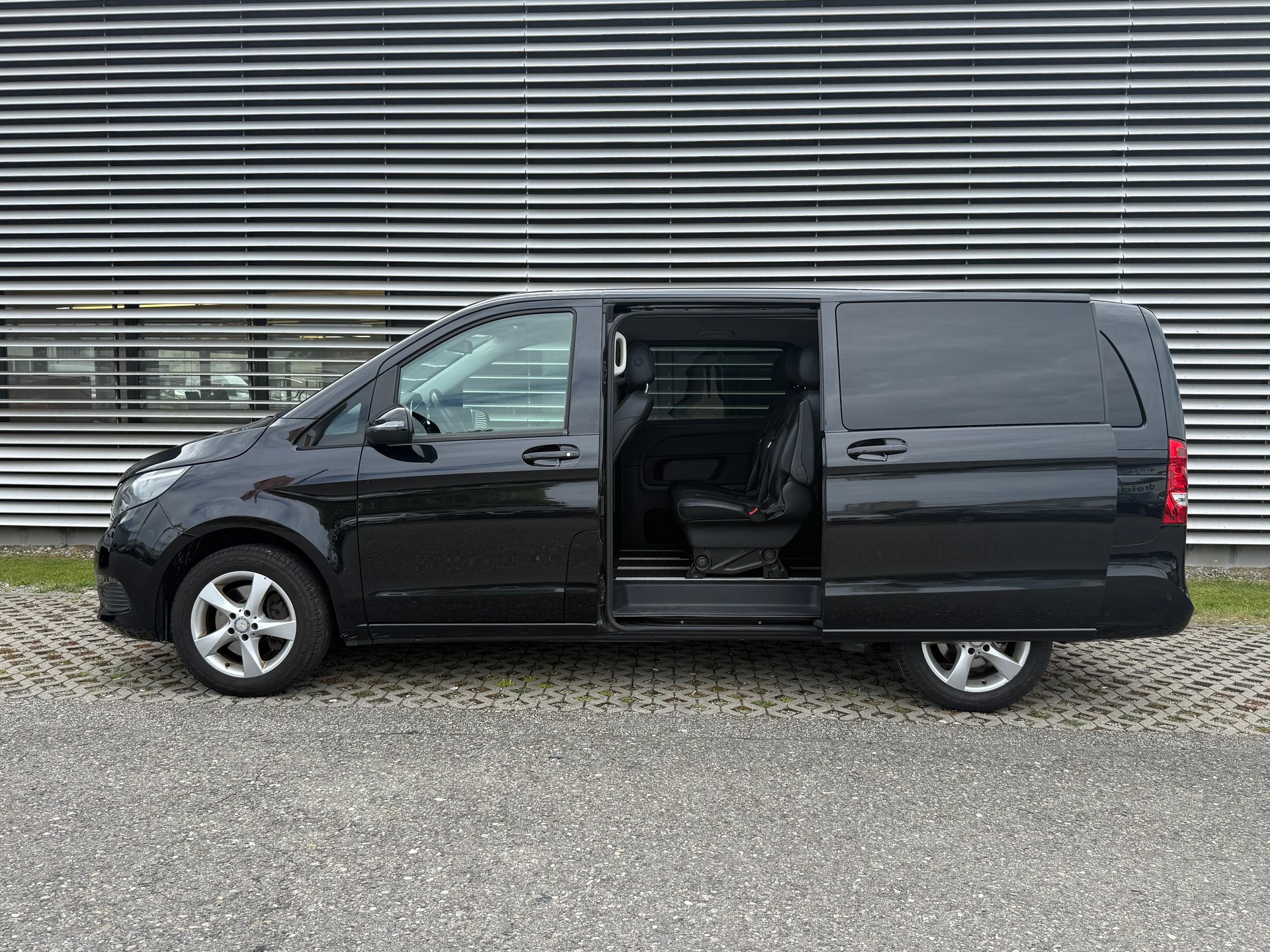 MERCEDES-BENZ V 250 d Exclusive lang 4Matic 7G-Tronic 8 Platz-image-3