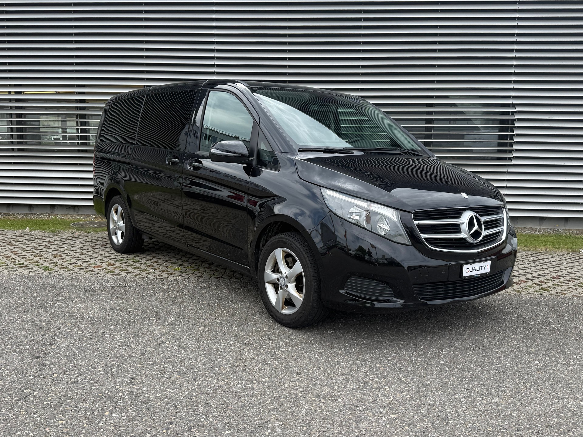 MERCEDES-BENZ V 250 d Exclusive lang 4Matic 7G-Tronic 8 Platz