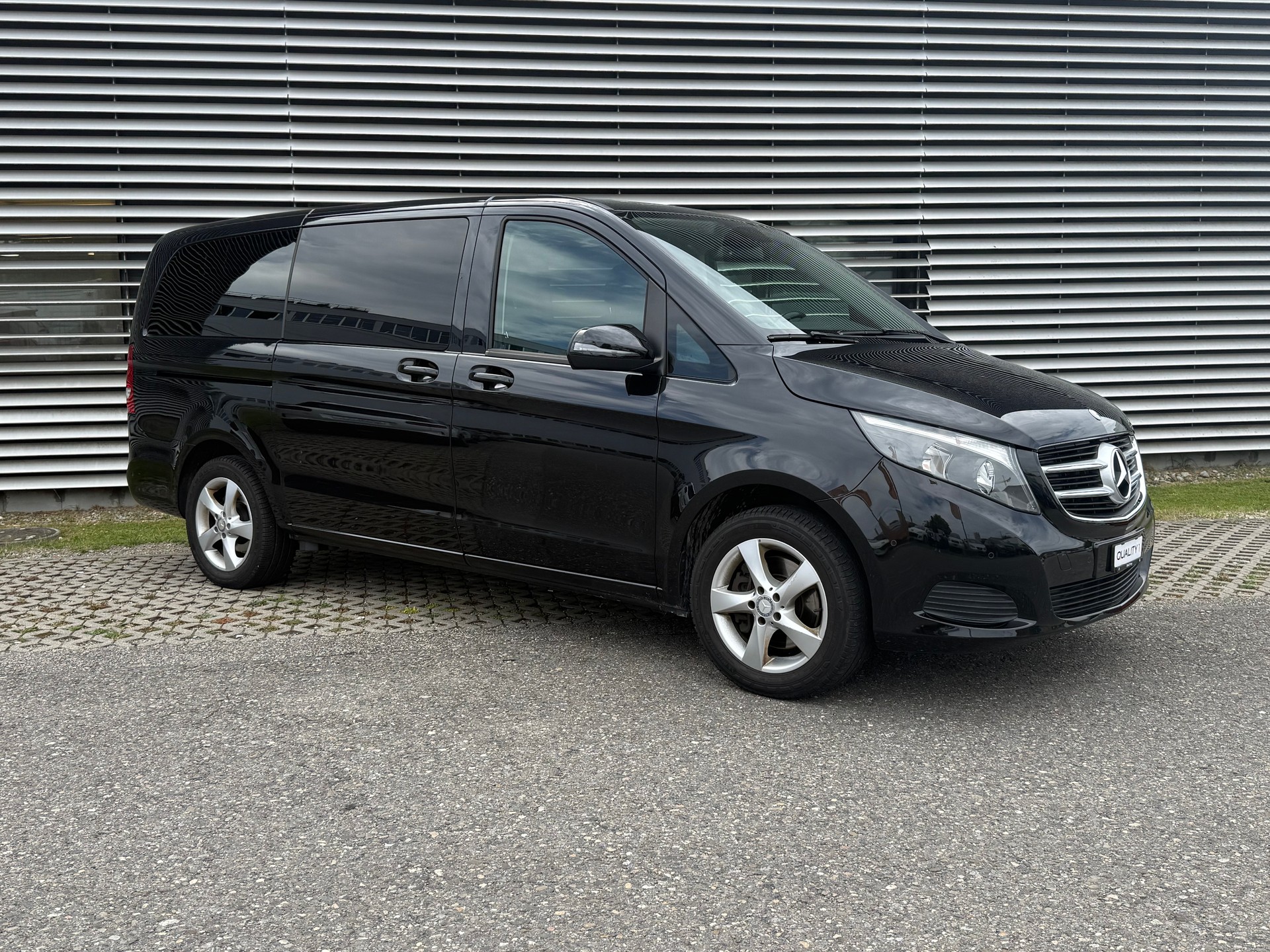 MERCEDES-BENZ V 250 d Exclusive lang 4Matic 7G-Tronic 8 Platz-image-1