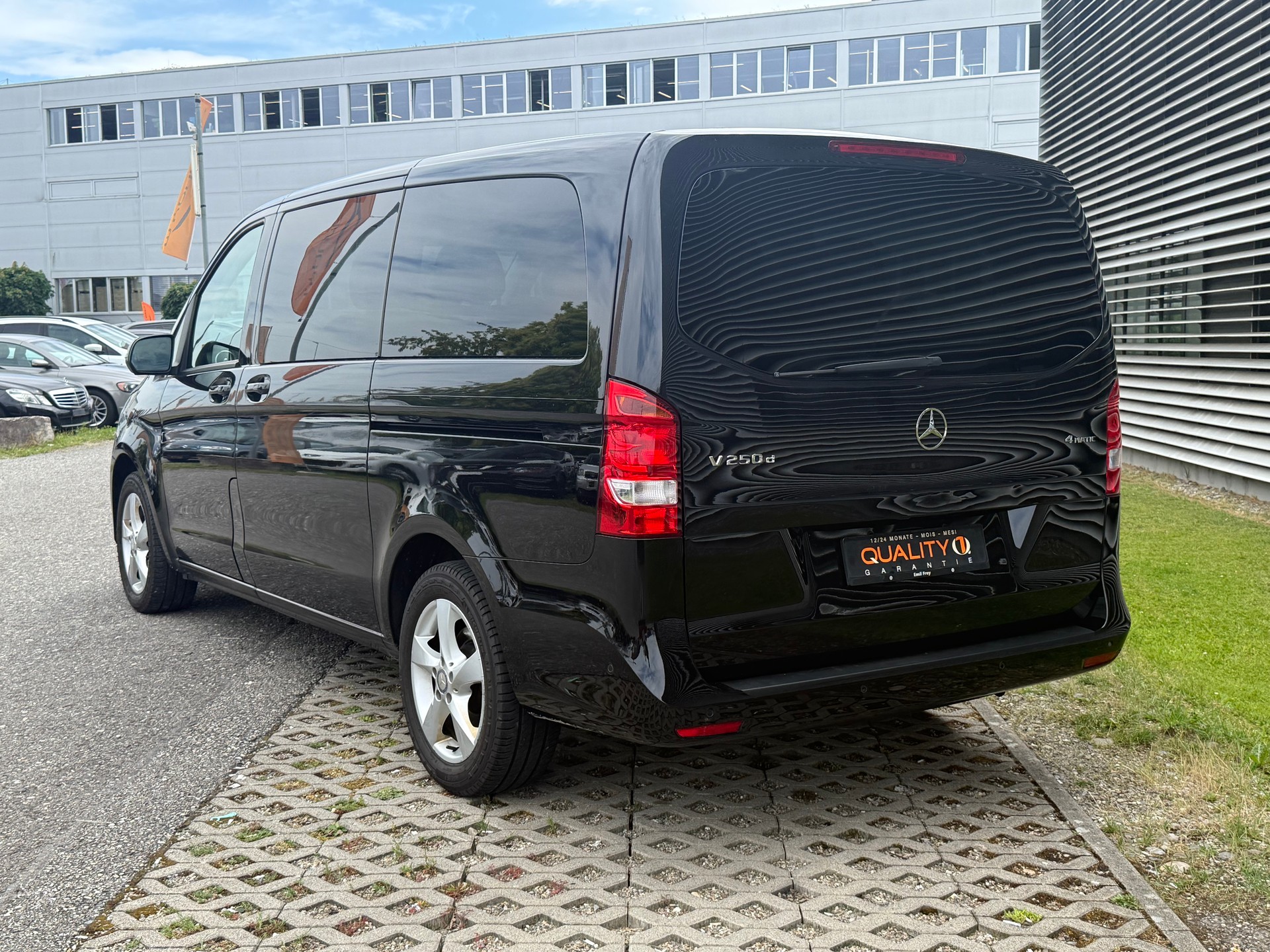 MERCEDES-BENZ V 250 d Exclusive lang 4Matic 7G-Tronic 8 Platz-image-9