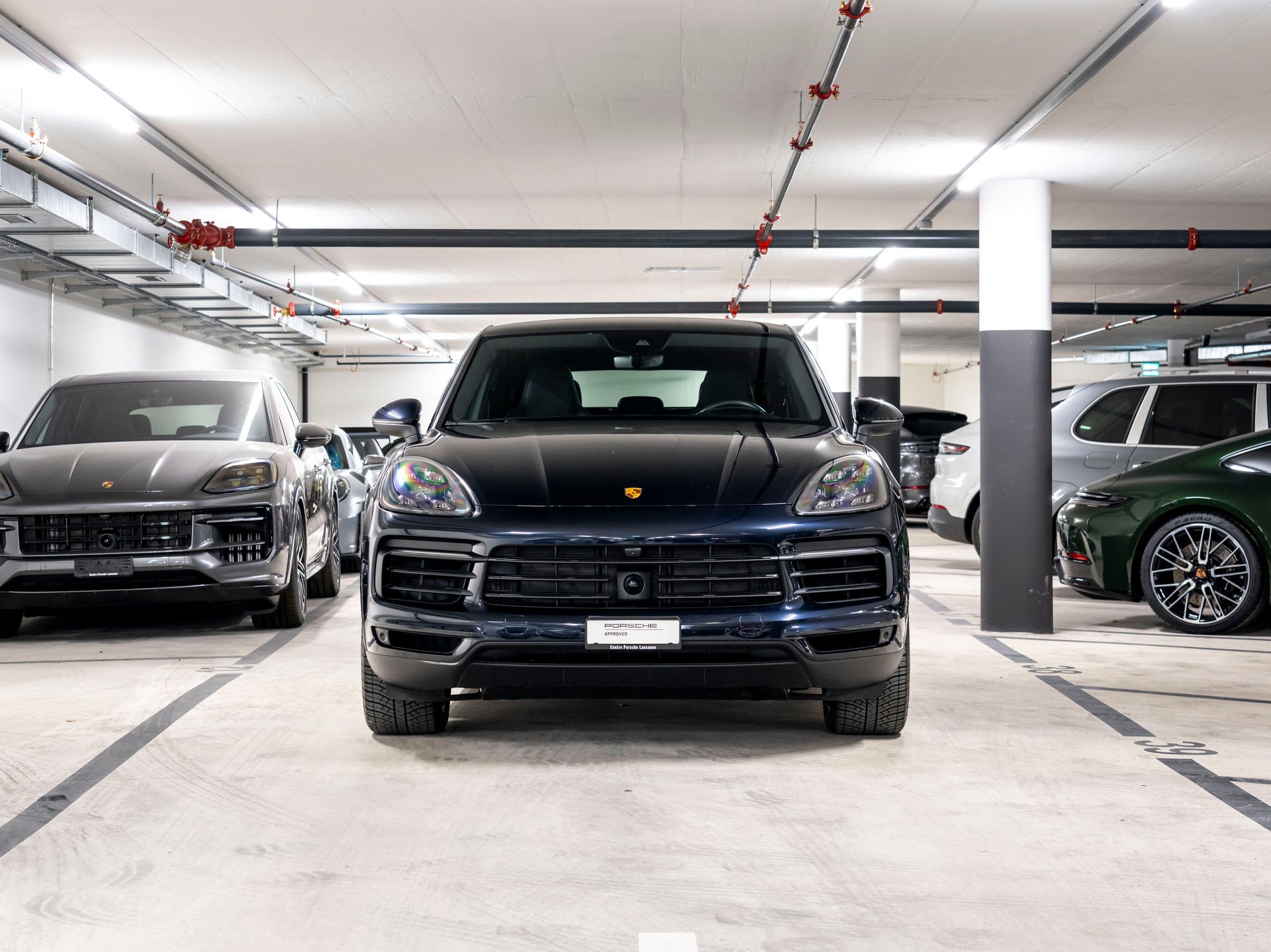 PORSCHE Cayenne Coupé E-Hybrid-showroom-element-3