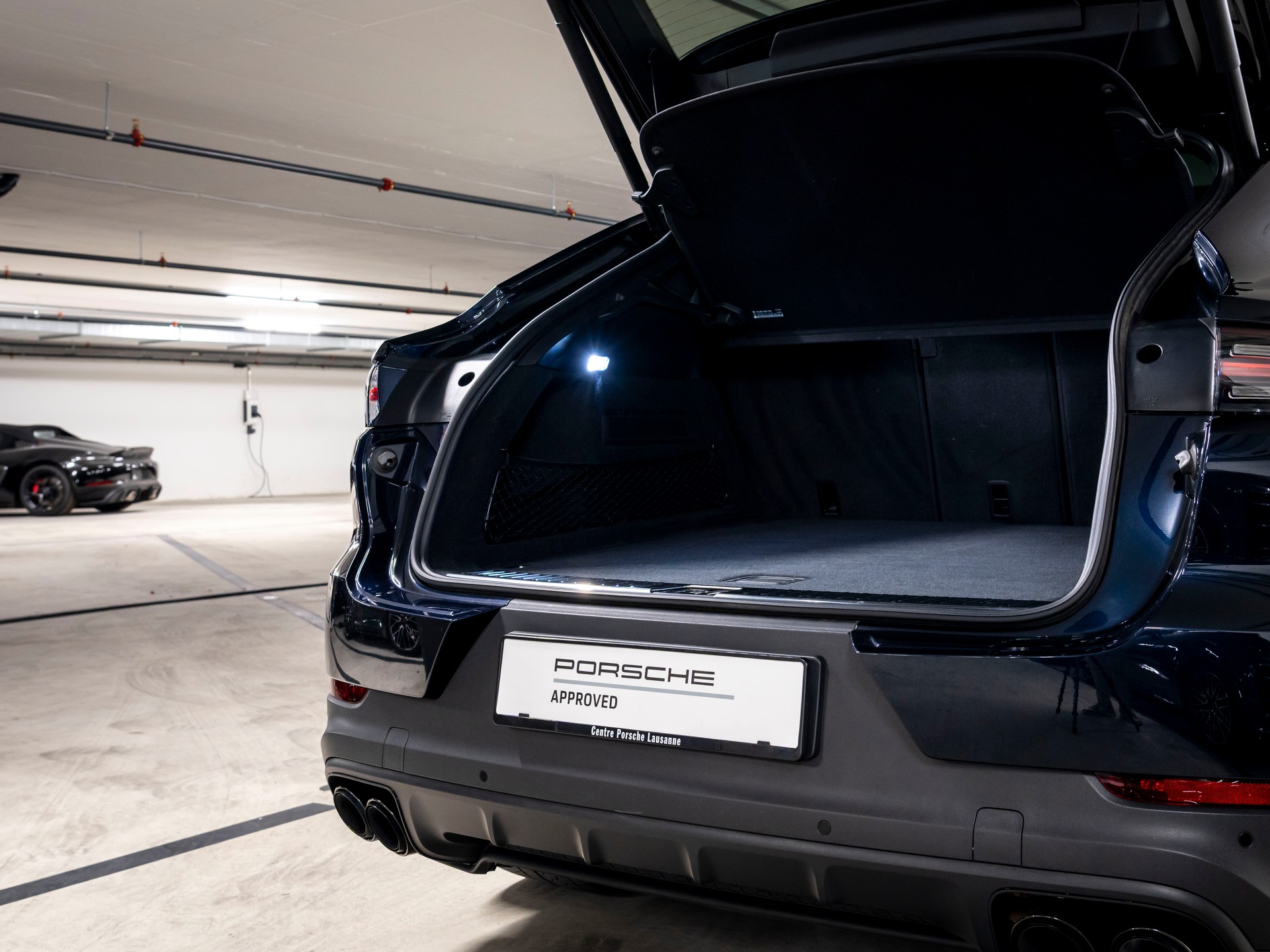 PORSCHE Cayenne Coupé E-Hybrid-image-10
