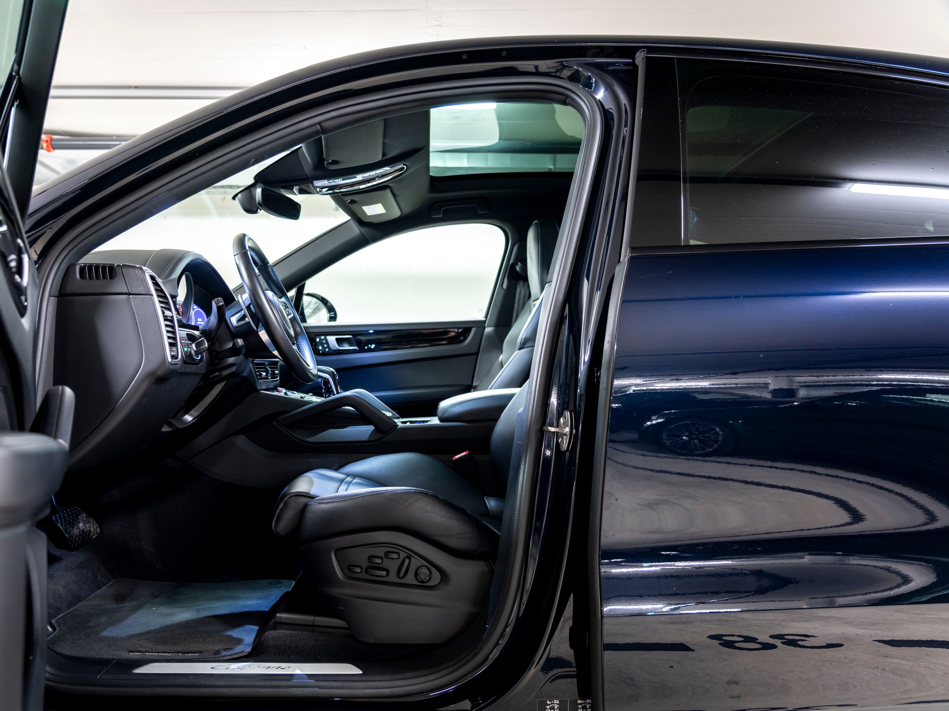 PORSCHE Cayenne Coupé E-Hybrid-image-13