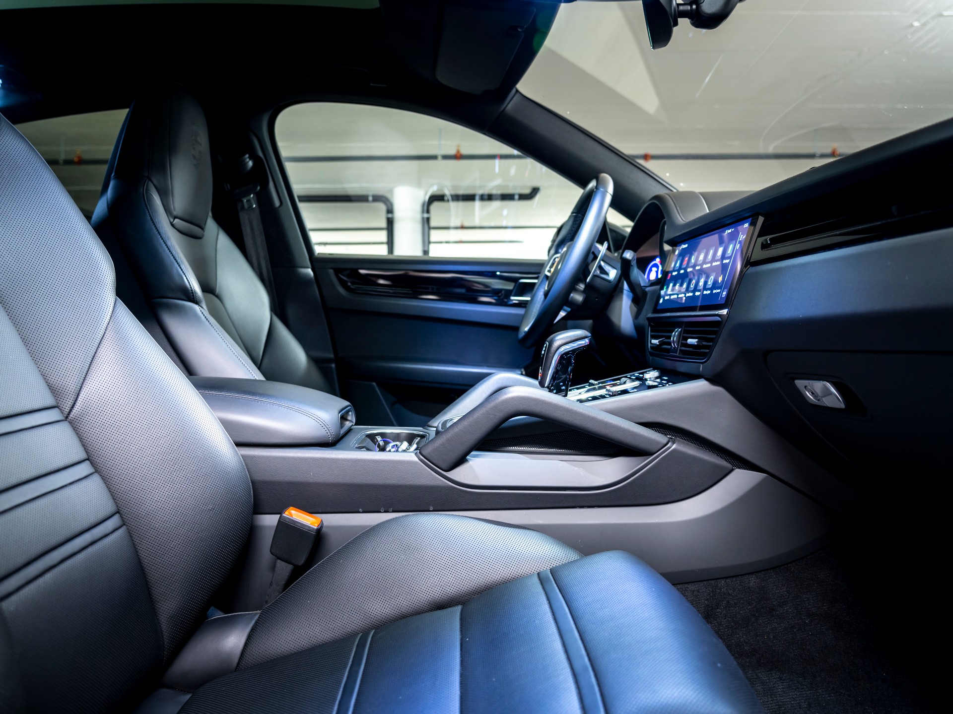 PORSCHE Cayenne Coupé E-Hybrid-image-24