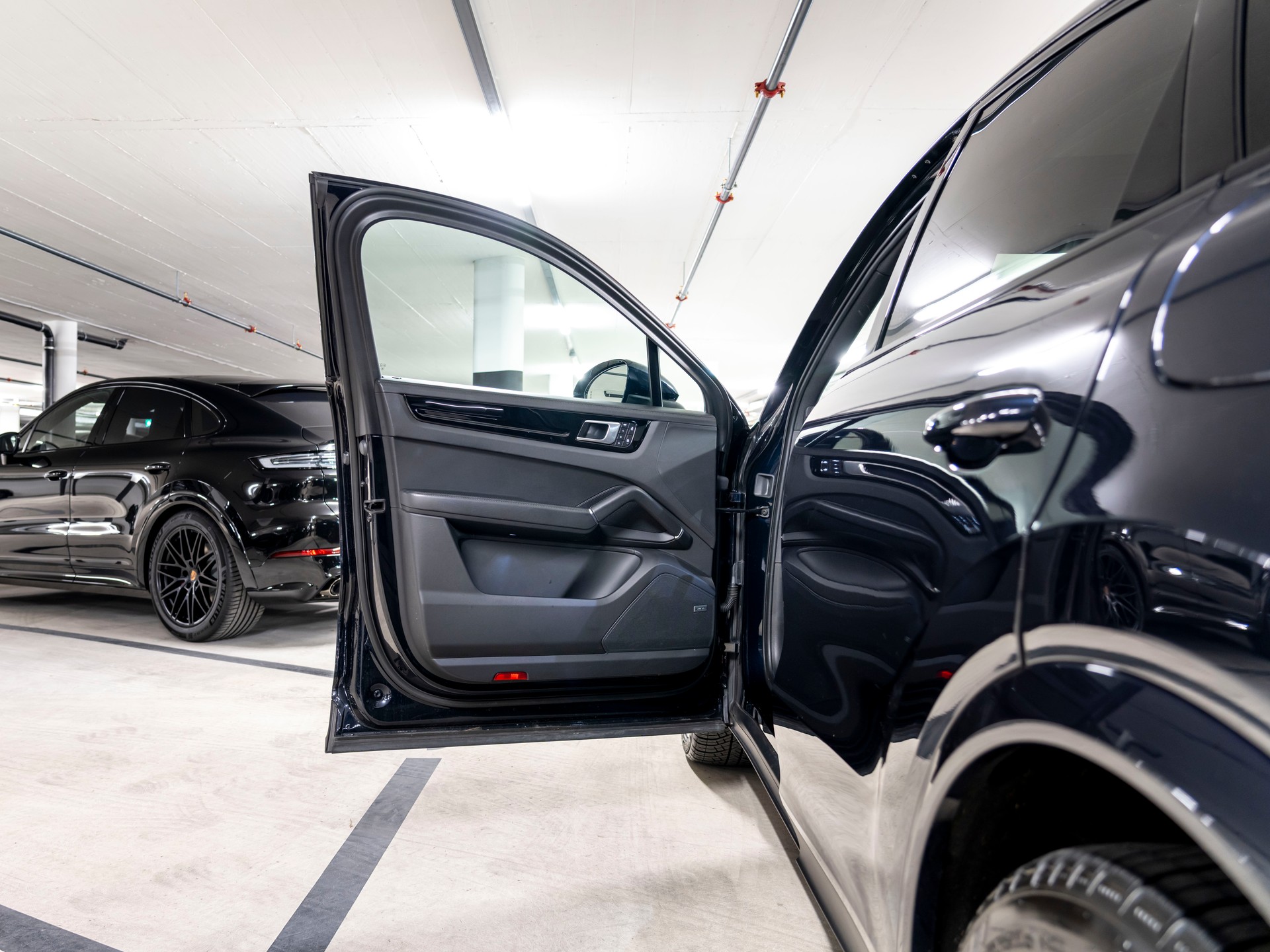PORSCHE Cayenne Coupé E-Hybrid-image-11