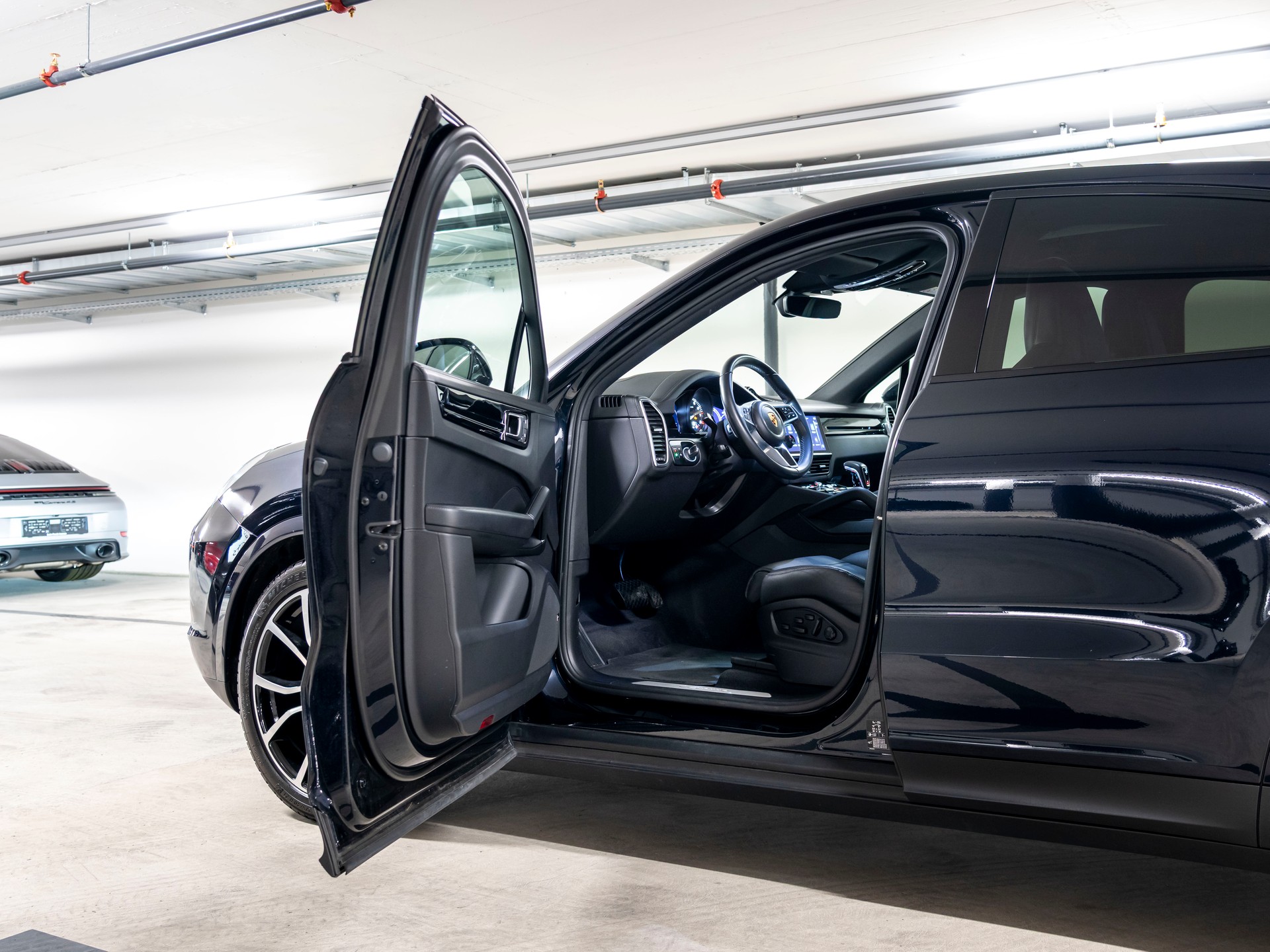 PORSCHE Cayenne Coupé E-Hybrid-image-12