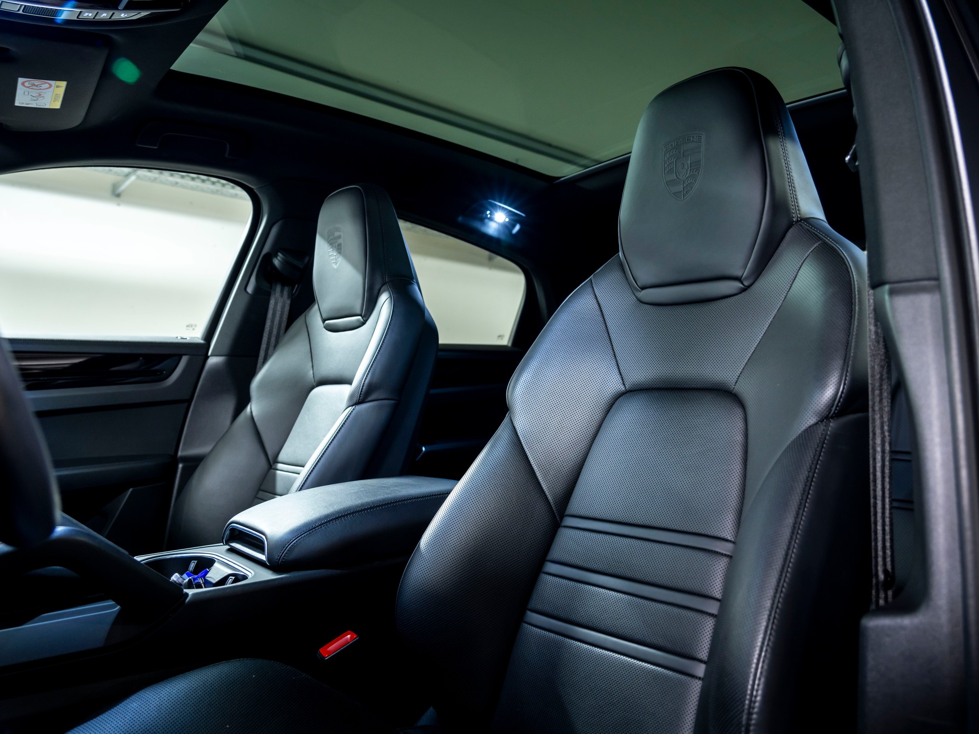 PORSCHE Cayenne Coupé E-Hybrid-image-14