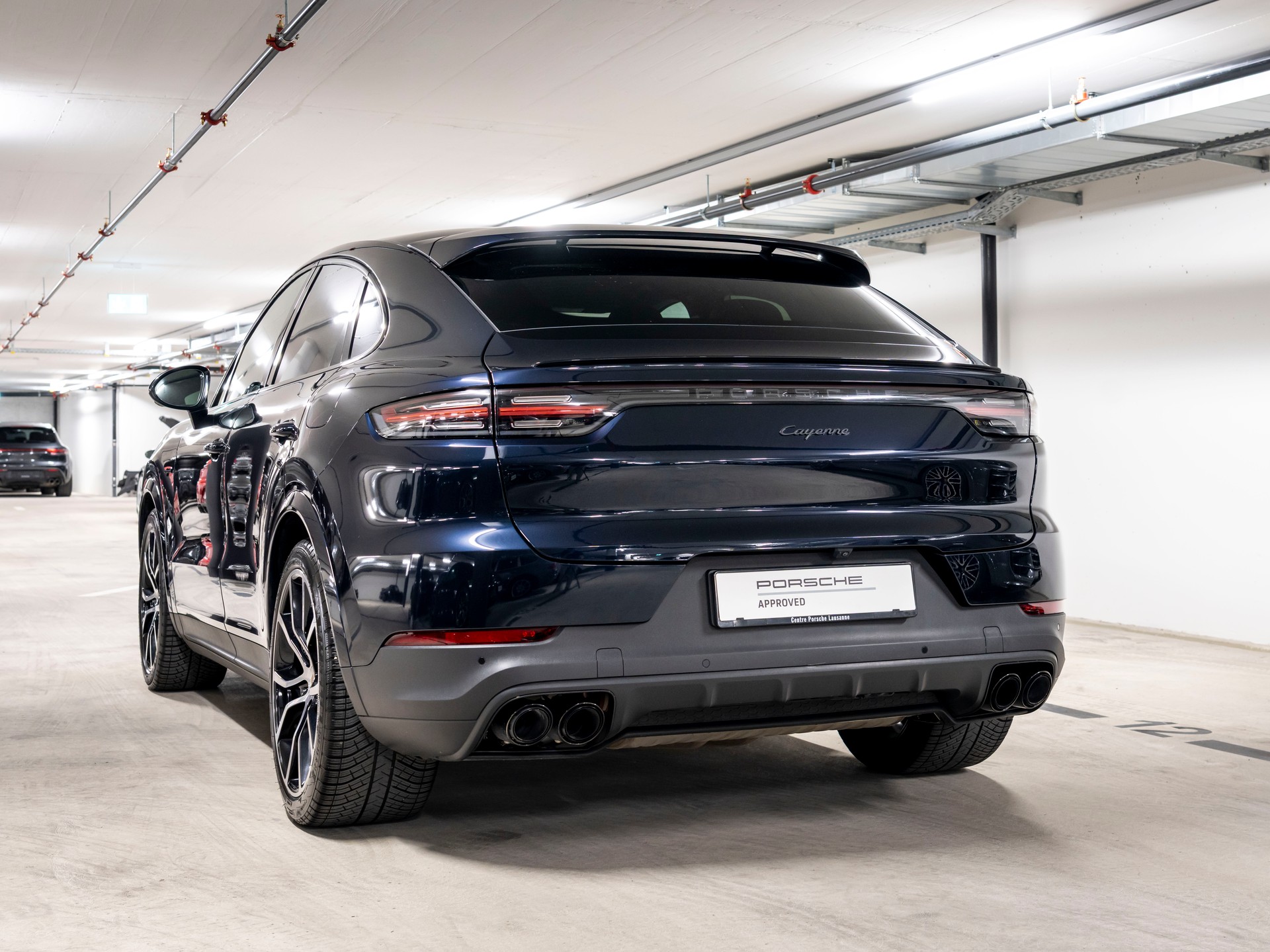 PORSCHE Cayenne Coupé E-Hybrid-showroom-element-2