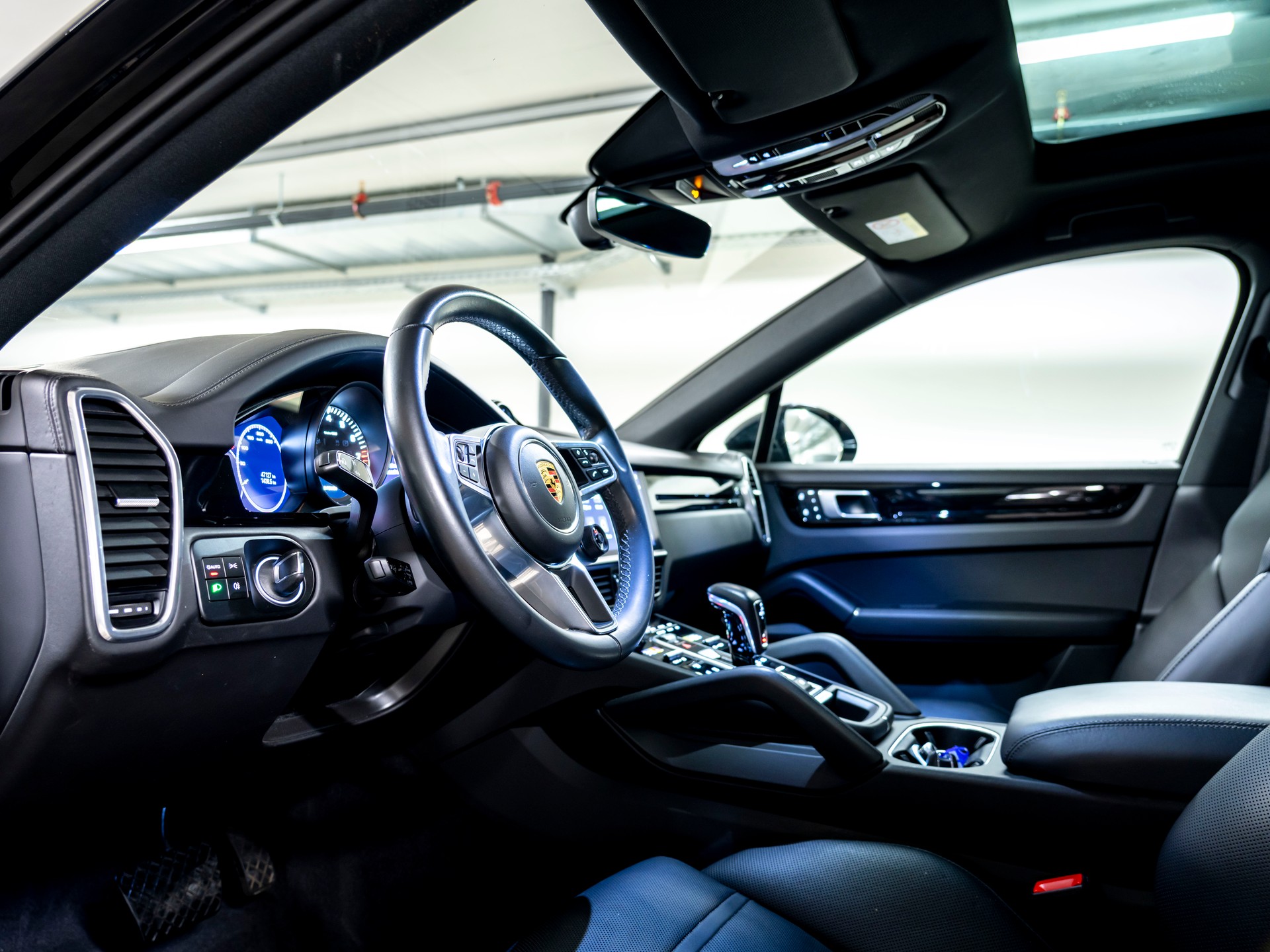 PORSCHE Cayenne Coupé E-Hybrid-image-16