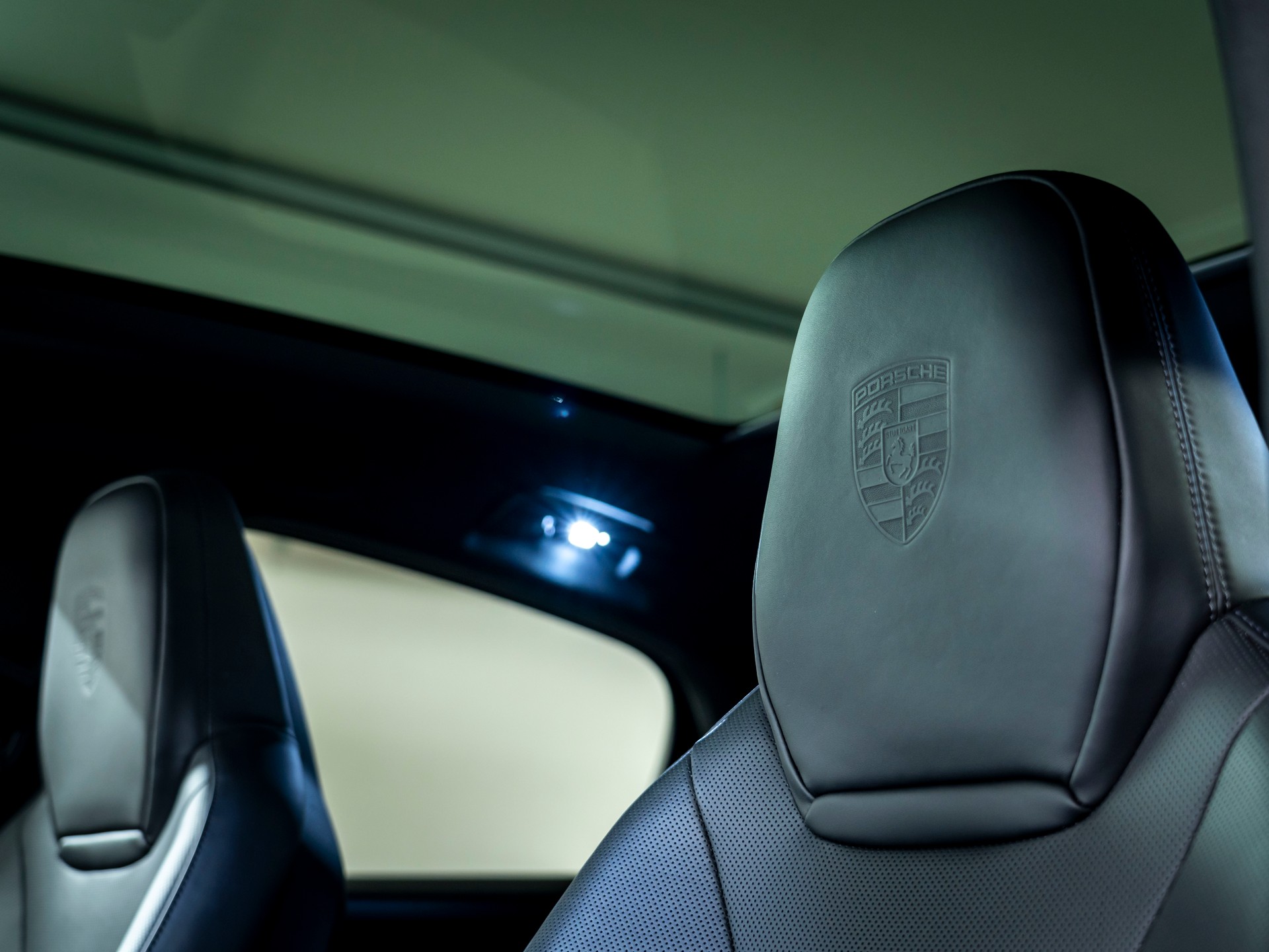 PORSCHE Cayenne Coupé E-Hybrid-image-15
