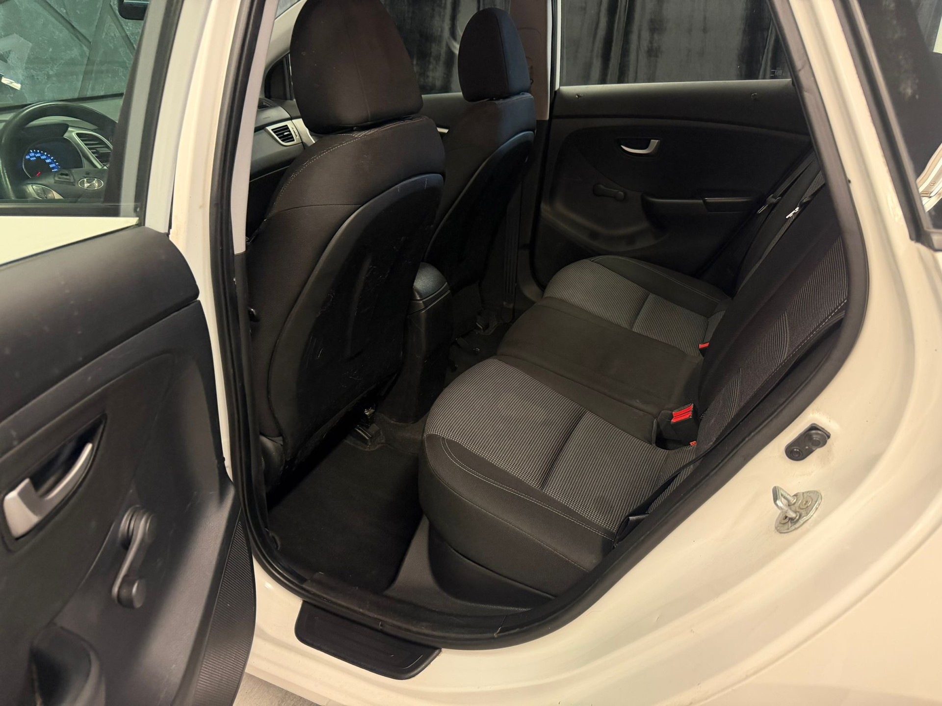 HYUNDAI i30 Wagon 1.6 CRDi Comfort-image-12