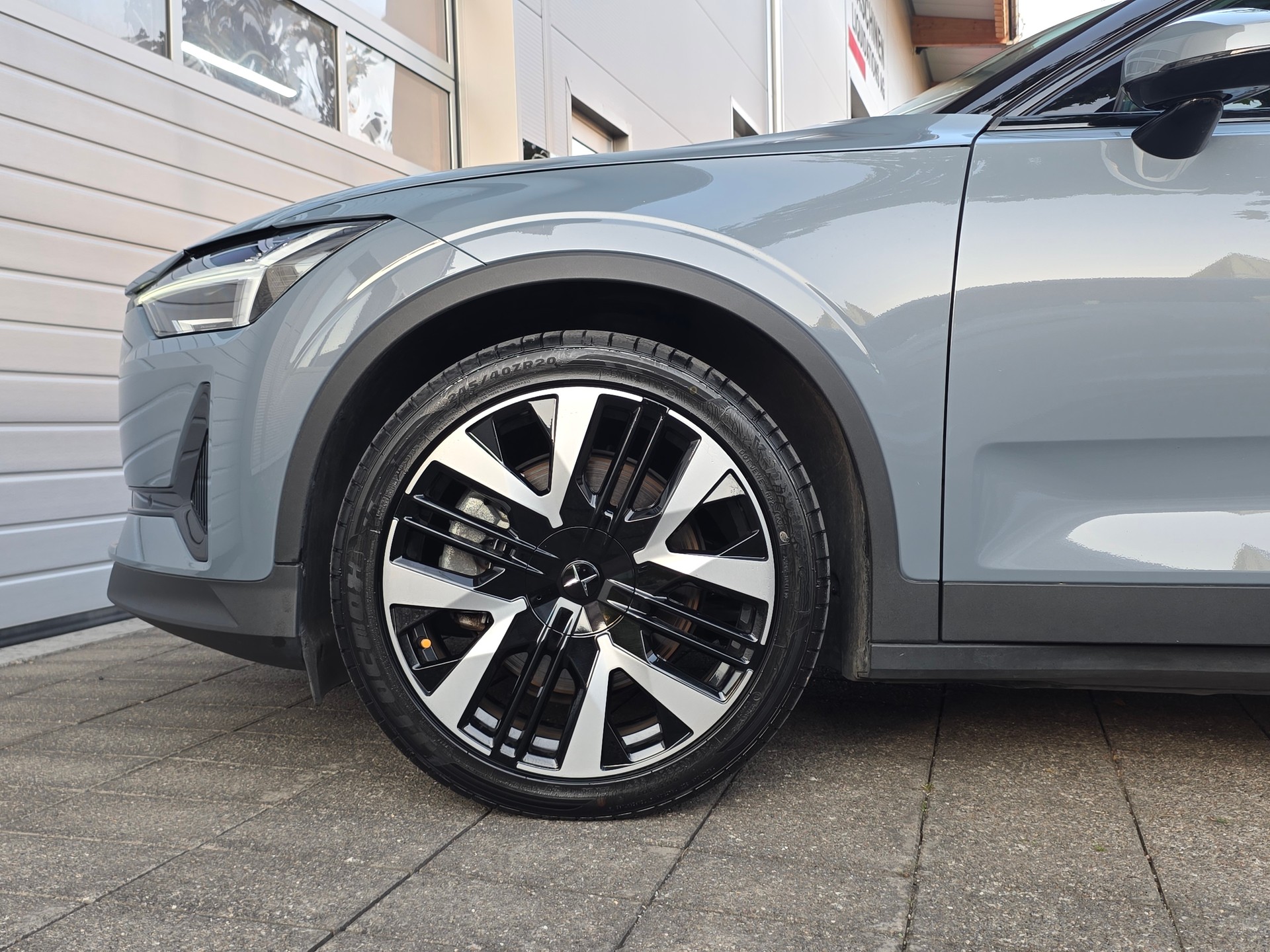 POLESTAR Polestar 2 Long Range Dual 78 kWh MY23 * PERFORMANCE FELGEN - BATT.-ZERTIFIKAT - PLUS PAKET- HARMAN KARDON -GARANTIE BIS 05.2030-showroom-element-3