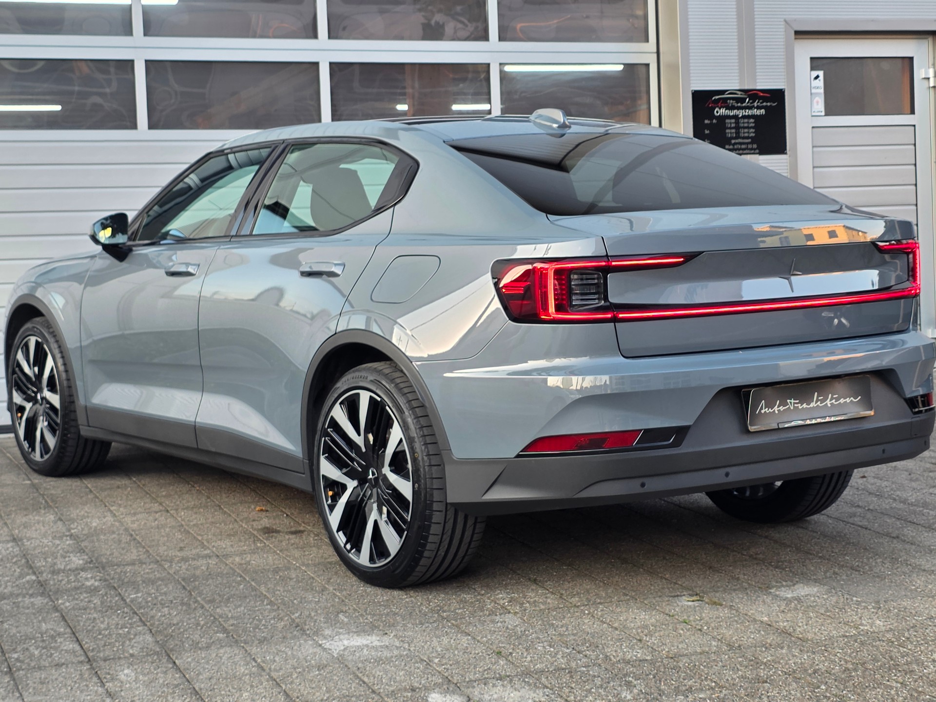 POLESTAR Polestar 2 Long Range Dual 78 kWh MY23 * PERFORMANCE FELGEN - BATT.-ZERTIFIKAT - PLUS PAKET- HARMAN KARDON -GARANTIE BIS 05.2030-showroom-element-2