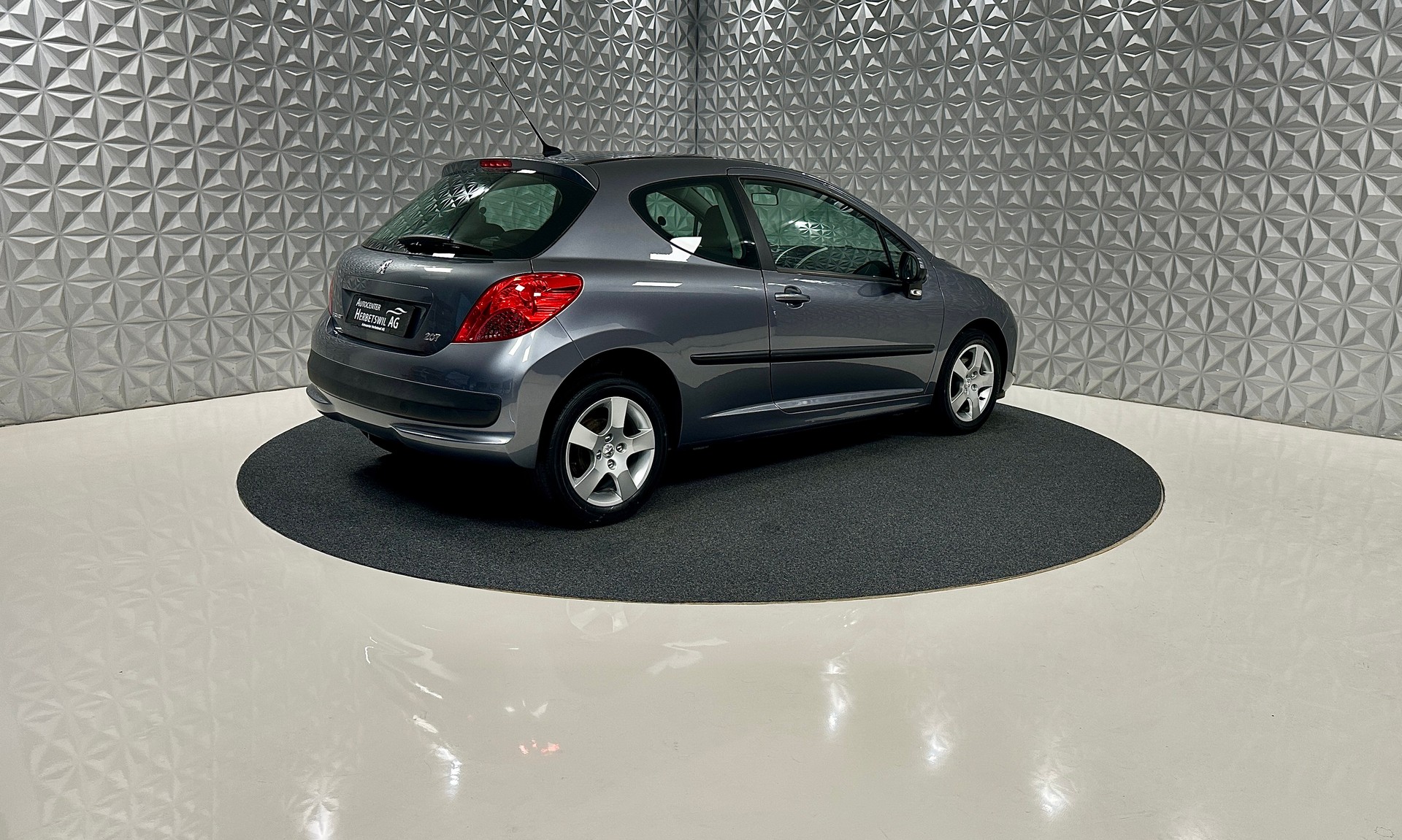 PEUGEOT 207 1.4 16V Trendy-image-4