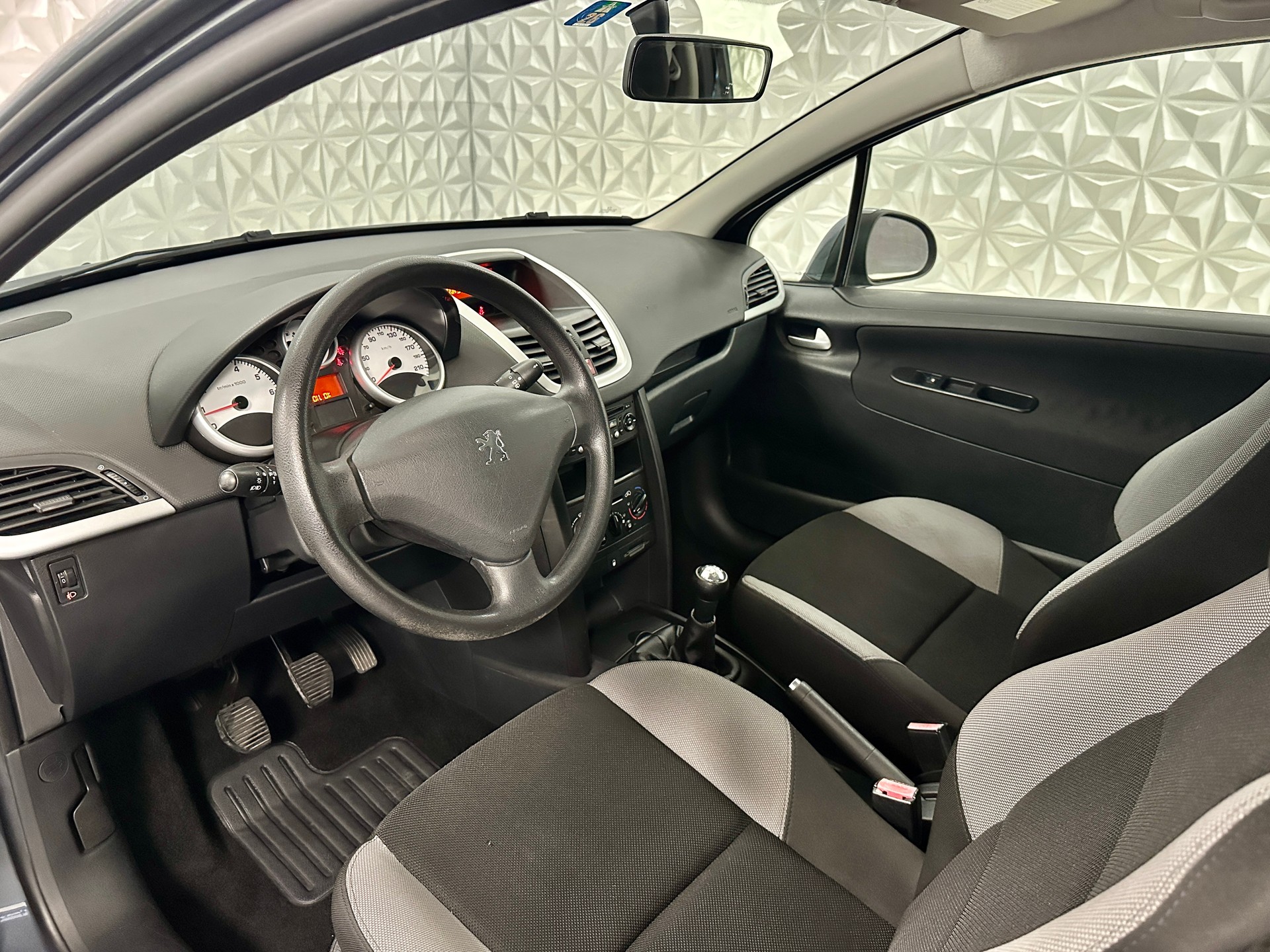 PEUGEOT 207 1.4 16V Trendy-image-10