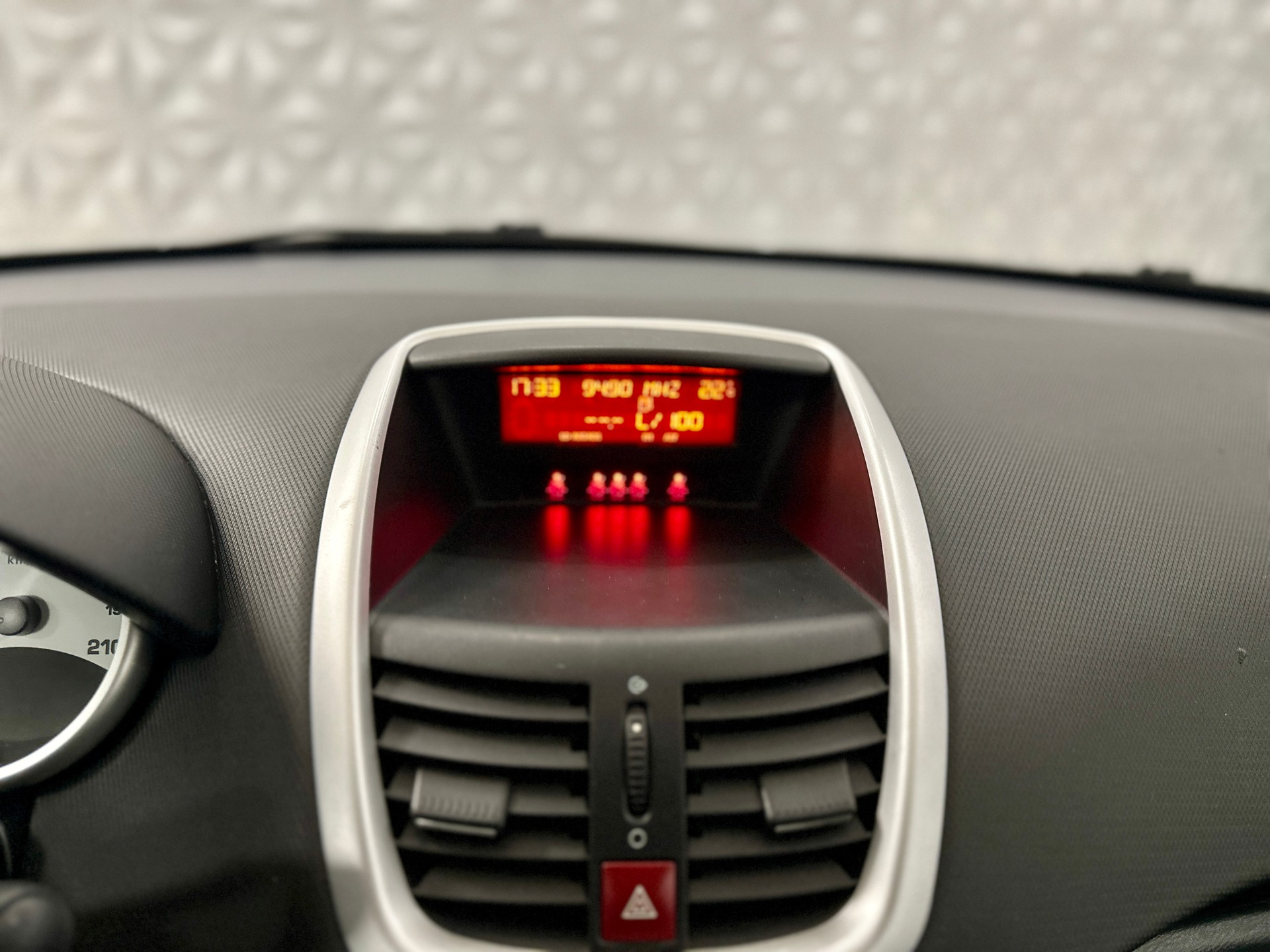 PEUGEOT 207 1.4 16V Trendy-image-13