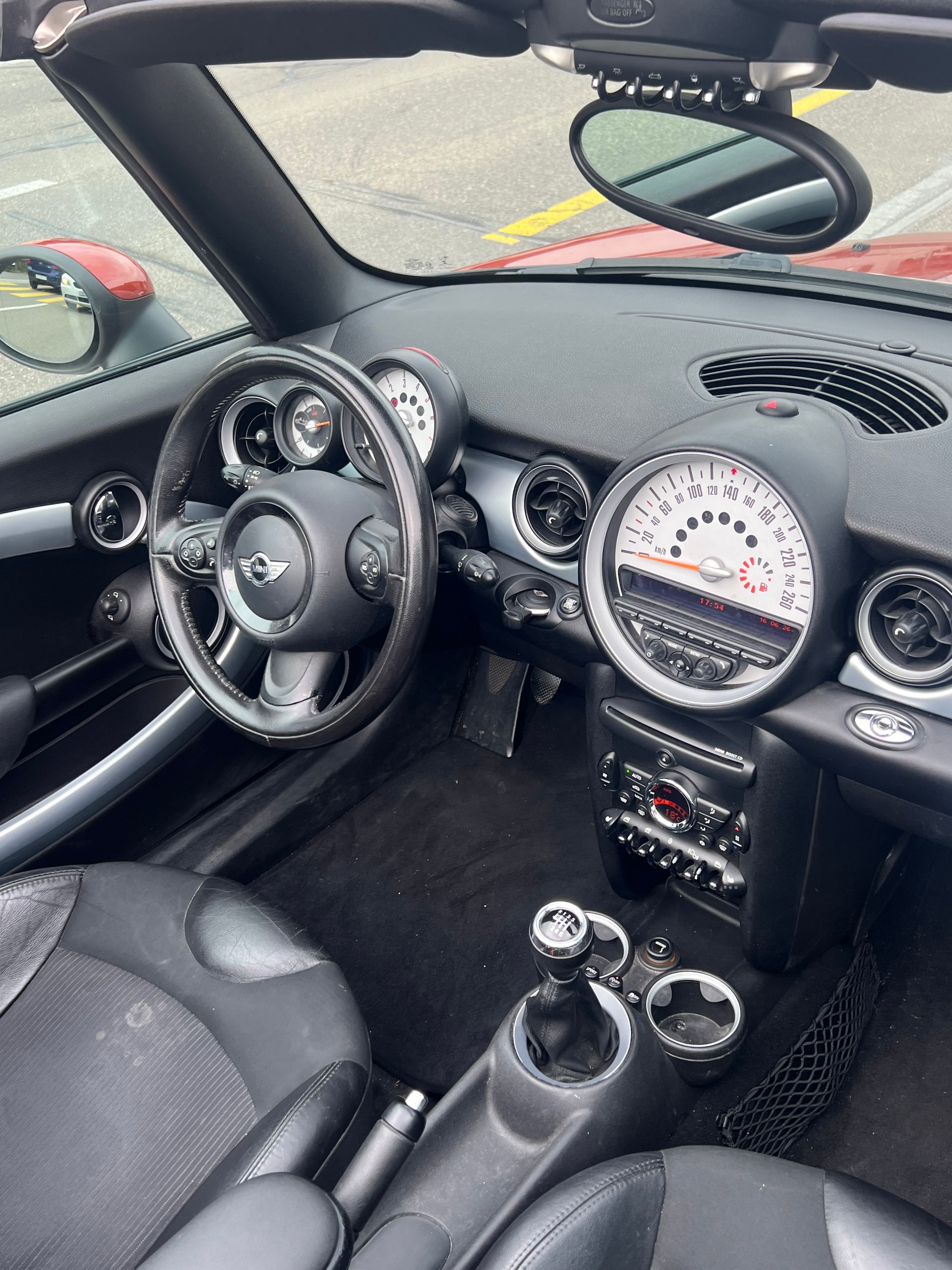 MINI Cooper D Cabriolet-image-7