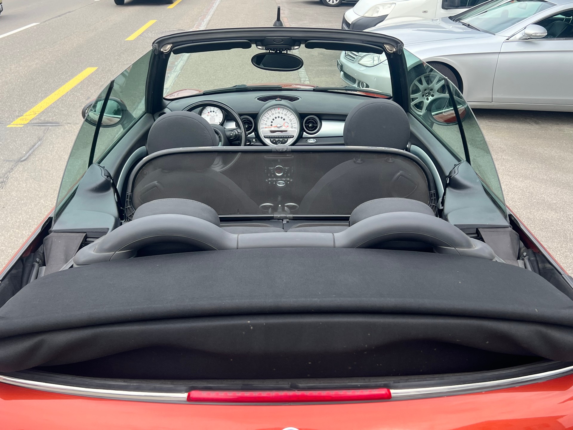 MINI Cooper D Cabriolet-image-5
