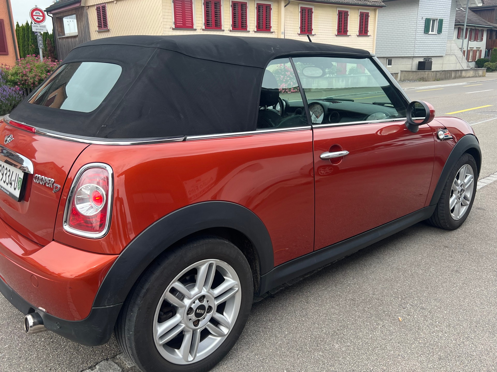 MINI Cooper D Cabriolet-image-2