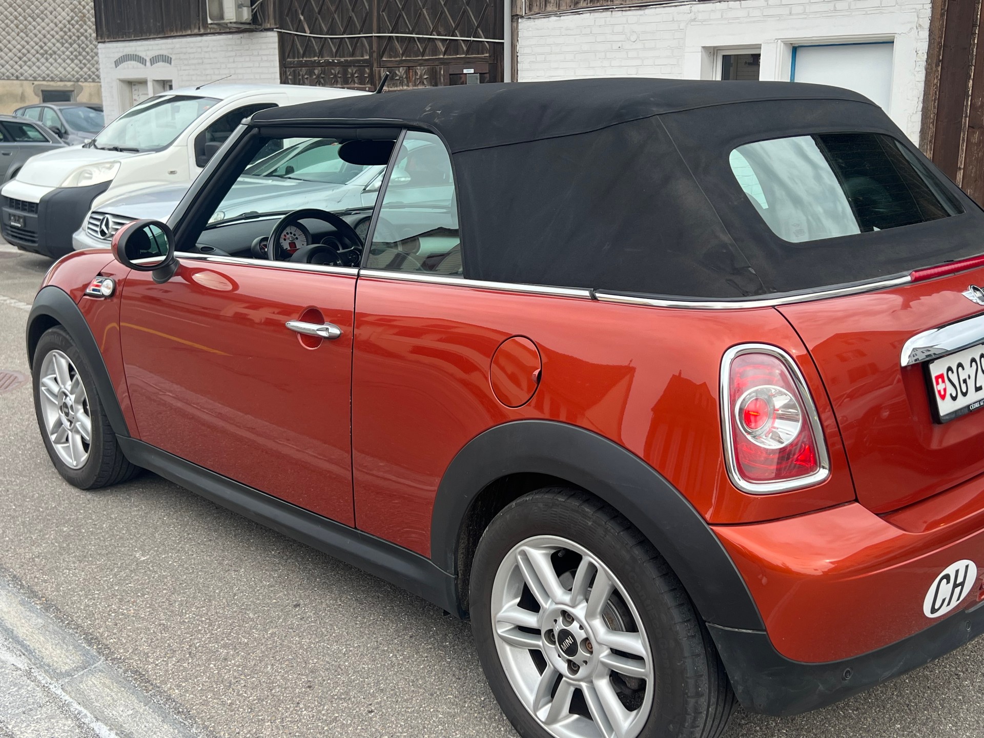 MINI Cooper D Cabriolet-image-3