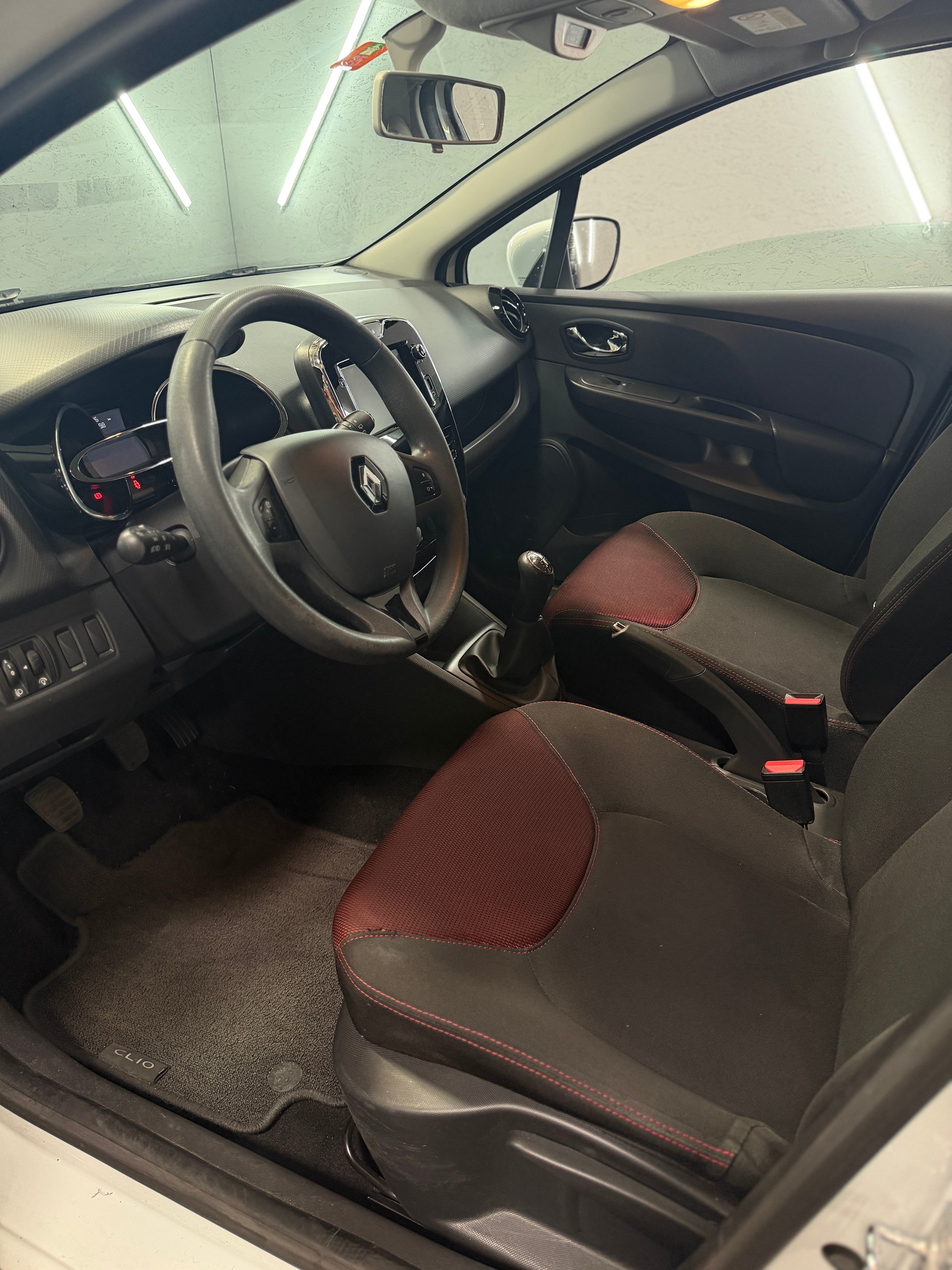 RENAULT Clio 1.2 16V Expression-image-13