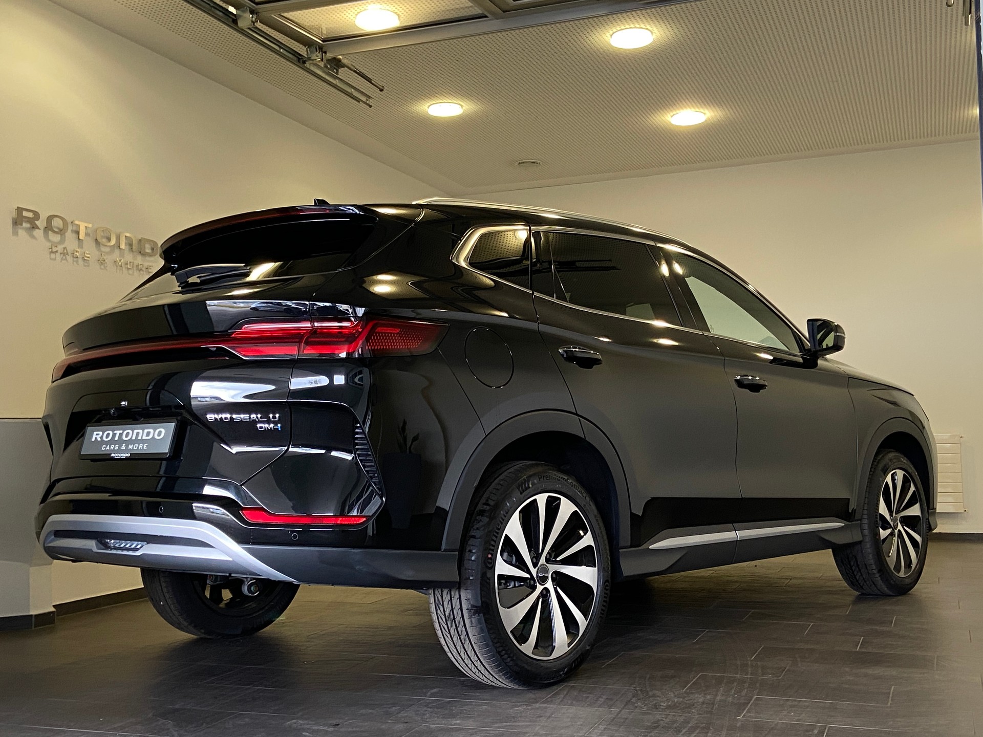 BYD Seal U DM-i Design AWD-showroom-element-1