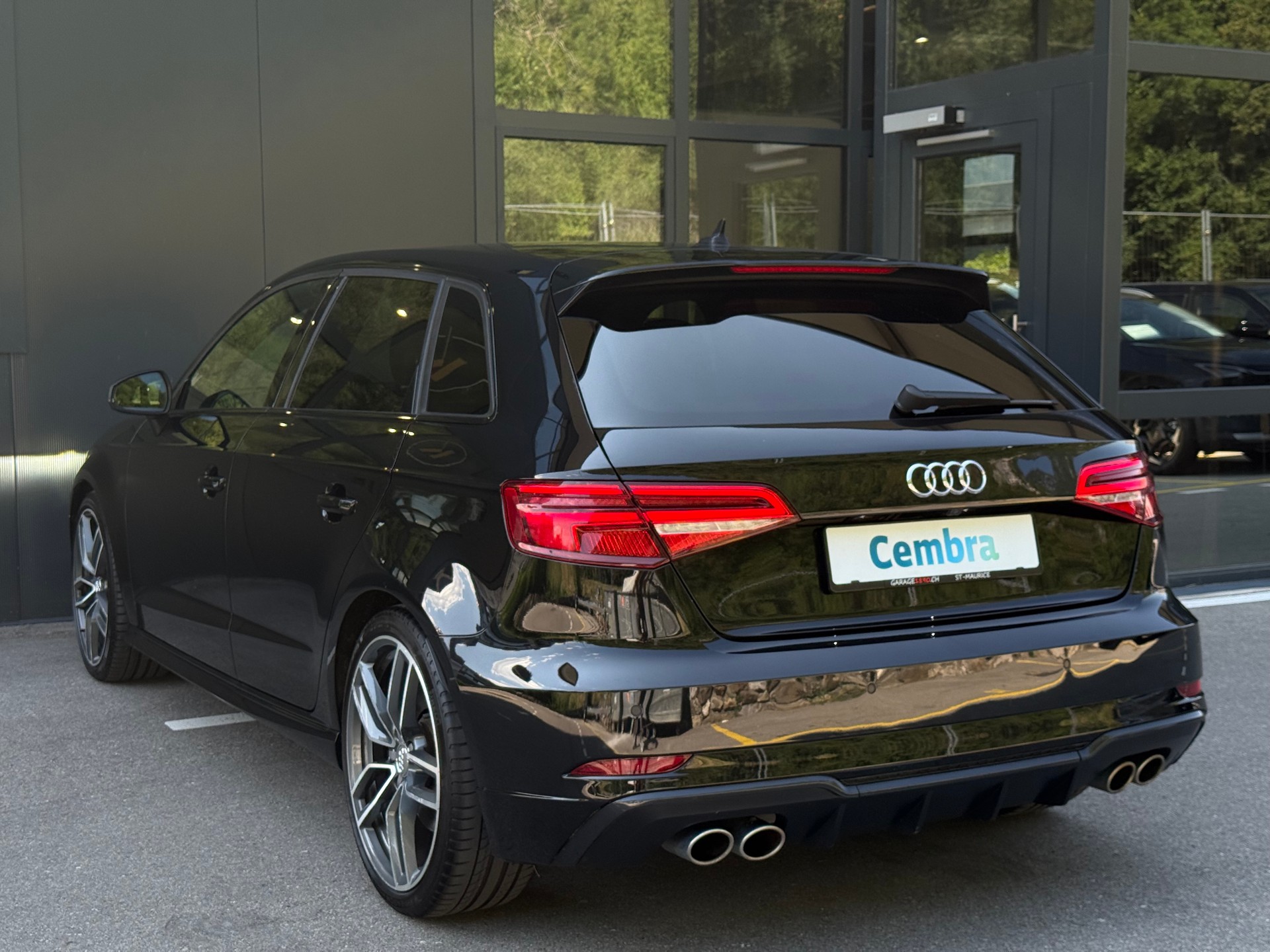 AUDI S3 Sportback 2.0 TFSI quattro S-tronic-showroom-element-3