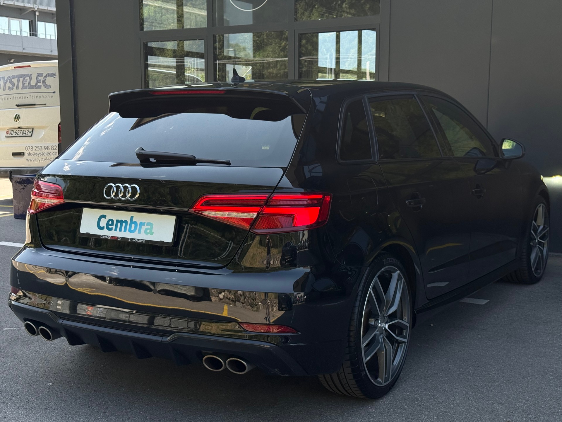 AUDI S3 Sportback 2.0 TFSI quattro S-tronic-image-4