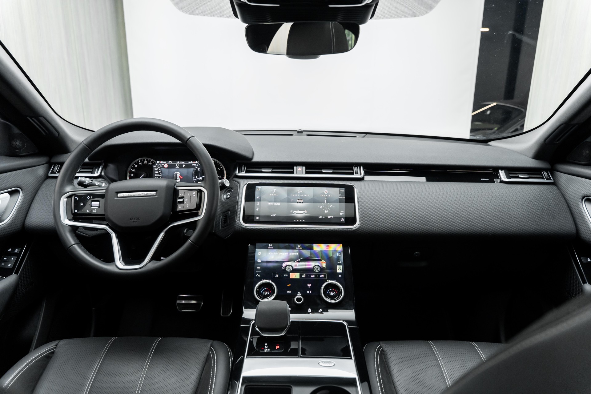 LAND ROVER Range Rover Velar R-Dynamic P 250 HSE Automatic-showroom-element-2