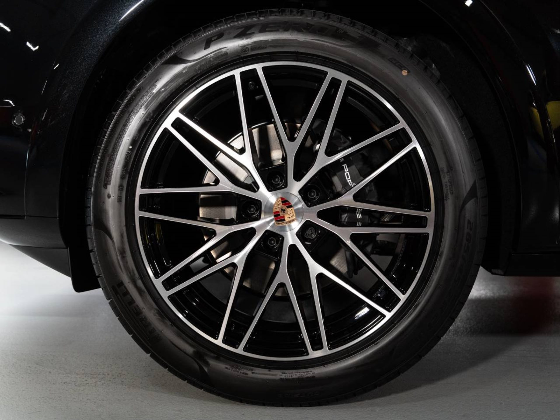 PORSCHE Cayenne Black Edition-image-20