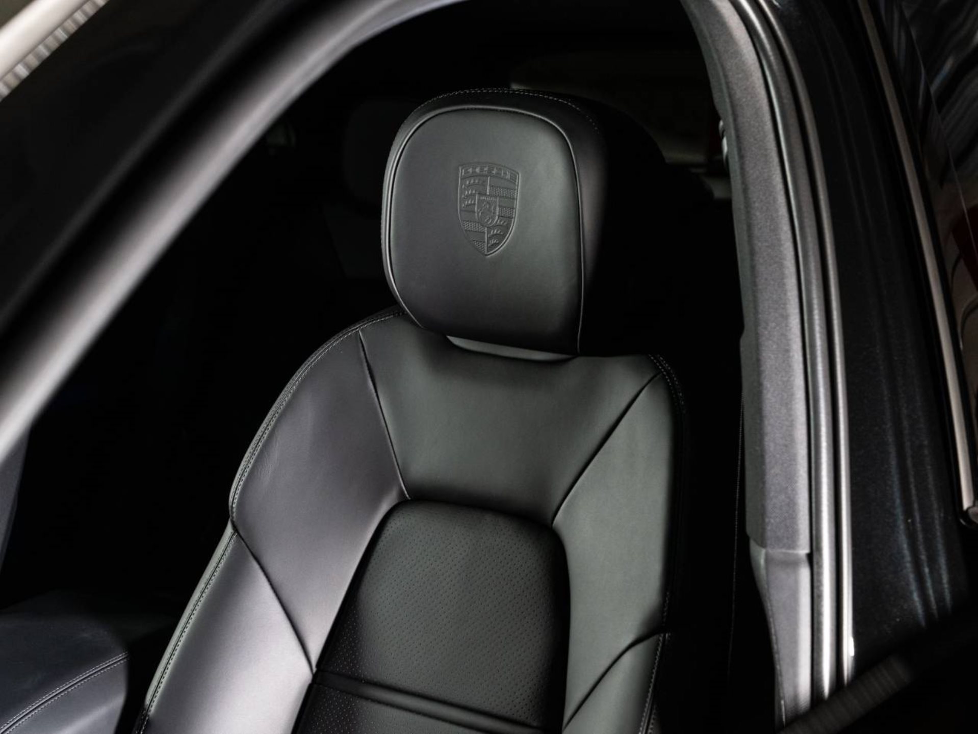 PORSCHE Cayenne Black Edition-image-15