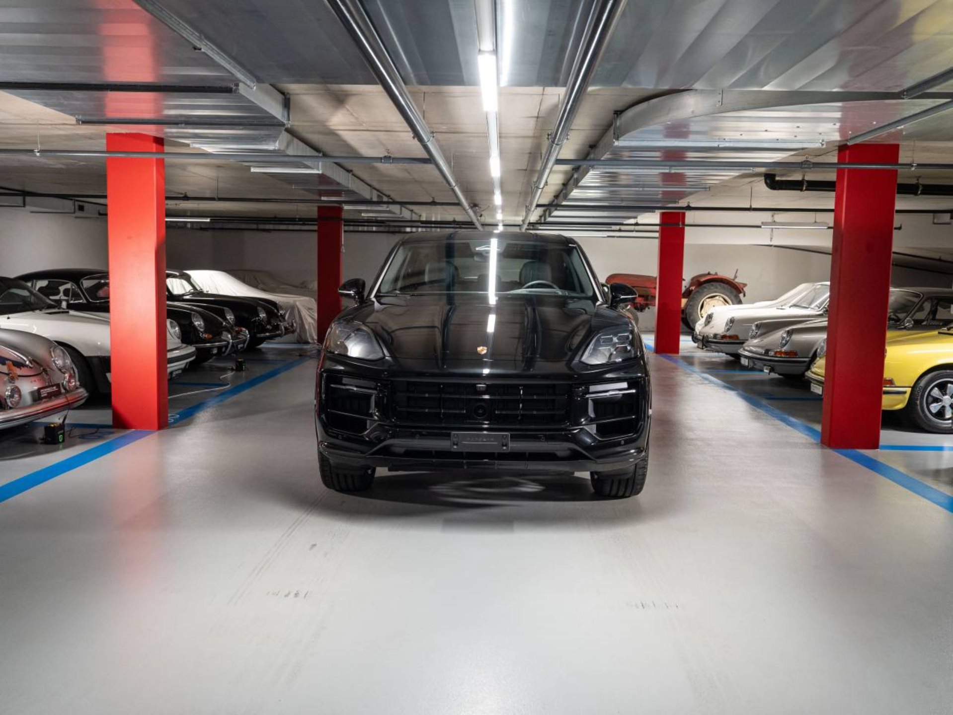 PORSCHE Cayenne Black Edition-showroom-element-1