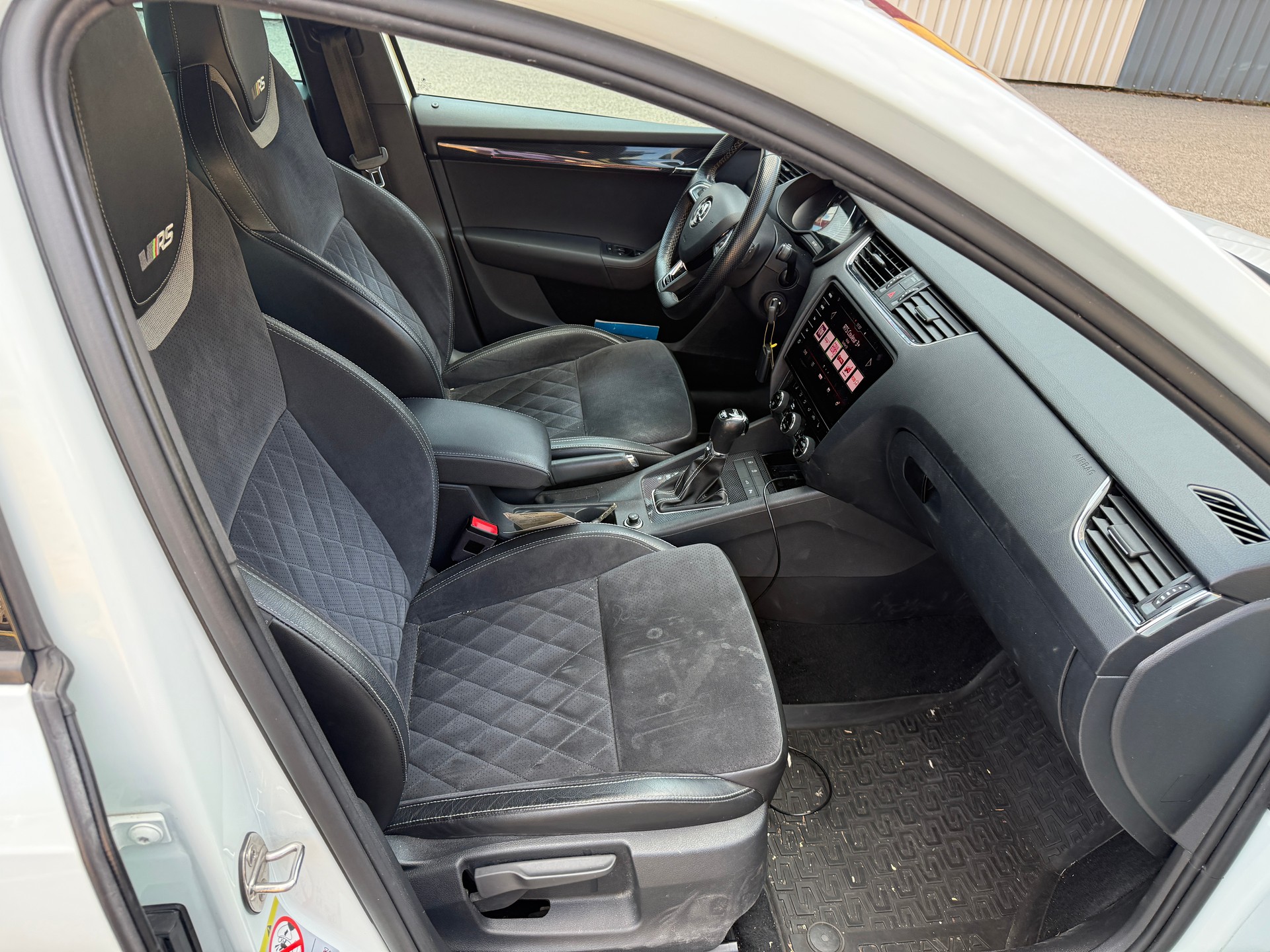 SKODA Octavia Combi 2.0 TDI RS 4x4 DSG-image-8