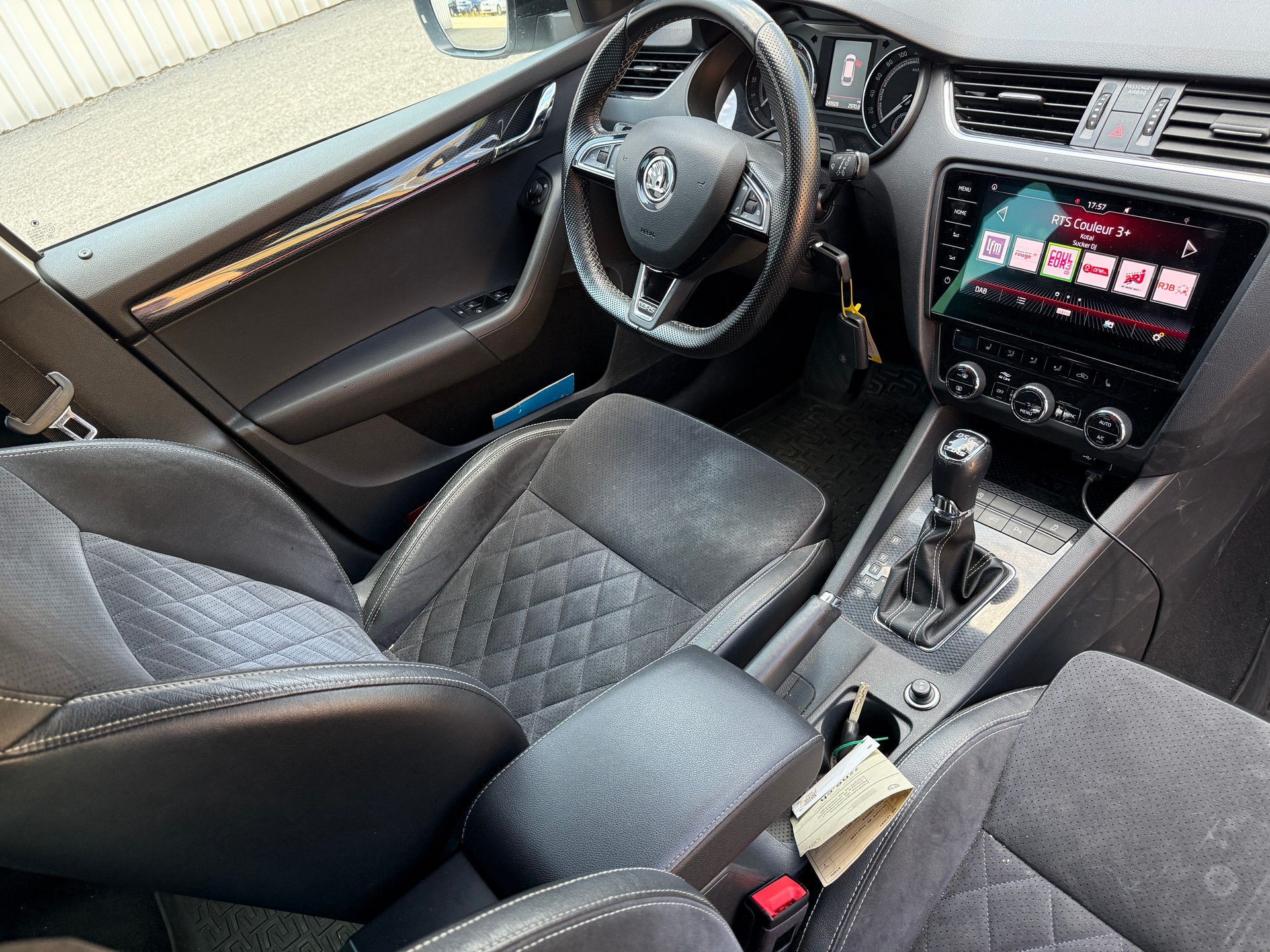SKODA Octavia Combi 2.0 TDI RS 4x4 DSG-image-10