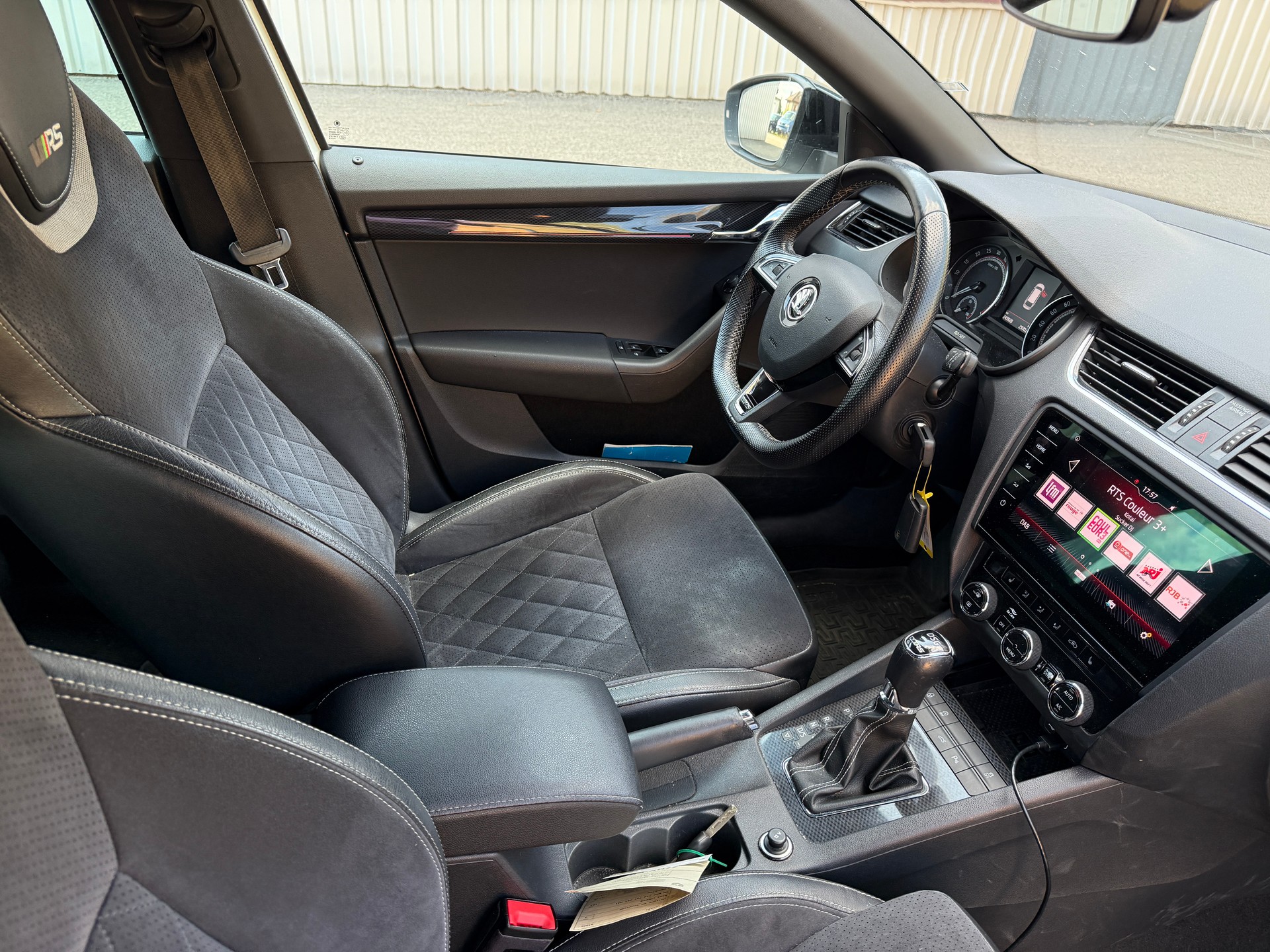 SKODA Octavia Combi 2.0 TDI RS 4x4 DSG-image-9