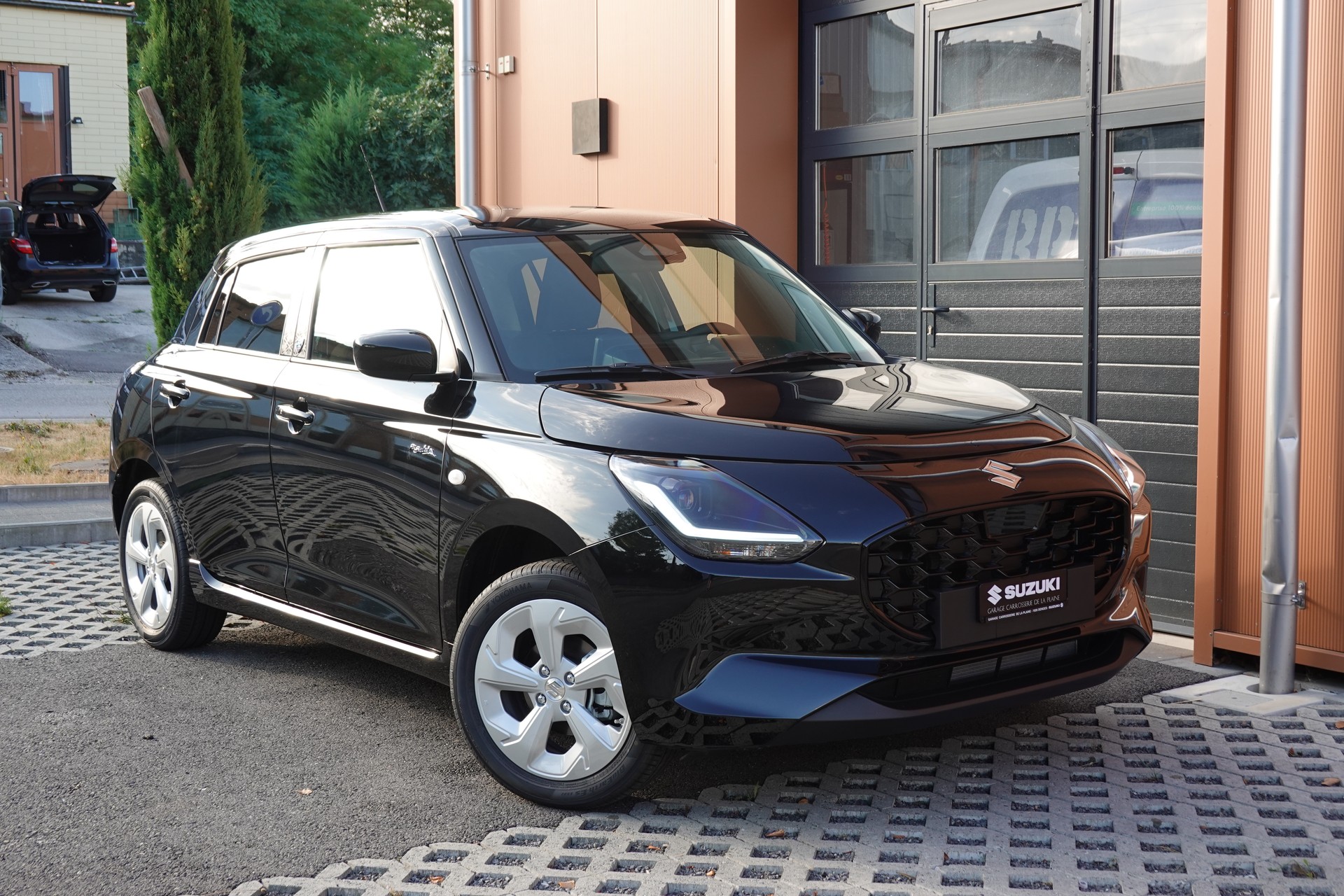 SUZUKI Swift 1.2 Piz Sulai Hybrid 4x4 * CH Auto * 3 ans de Garantie * Clim Auto * Keyless * Caméra * Apple Car Play * Capteurs *-image-5