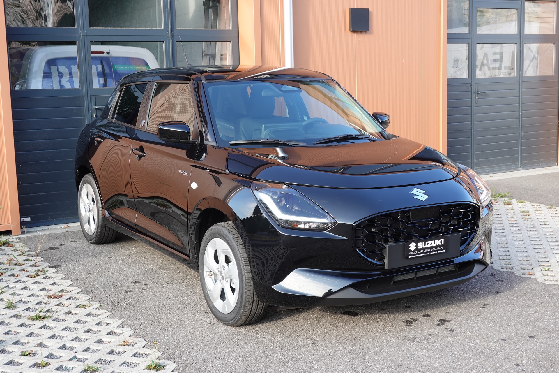 SUZUKI Swift 1.2 Piz Sulai Hybrid 4x4 * CH Auto * 3 ans de Garantie * Clim Auto * Keyless * Caméra * Apple Car Play * Capteurs *-showroom-element-2