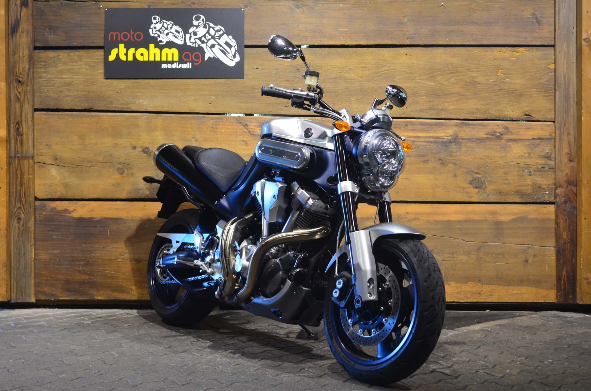YAMAHA MT01